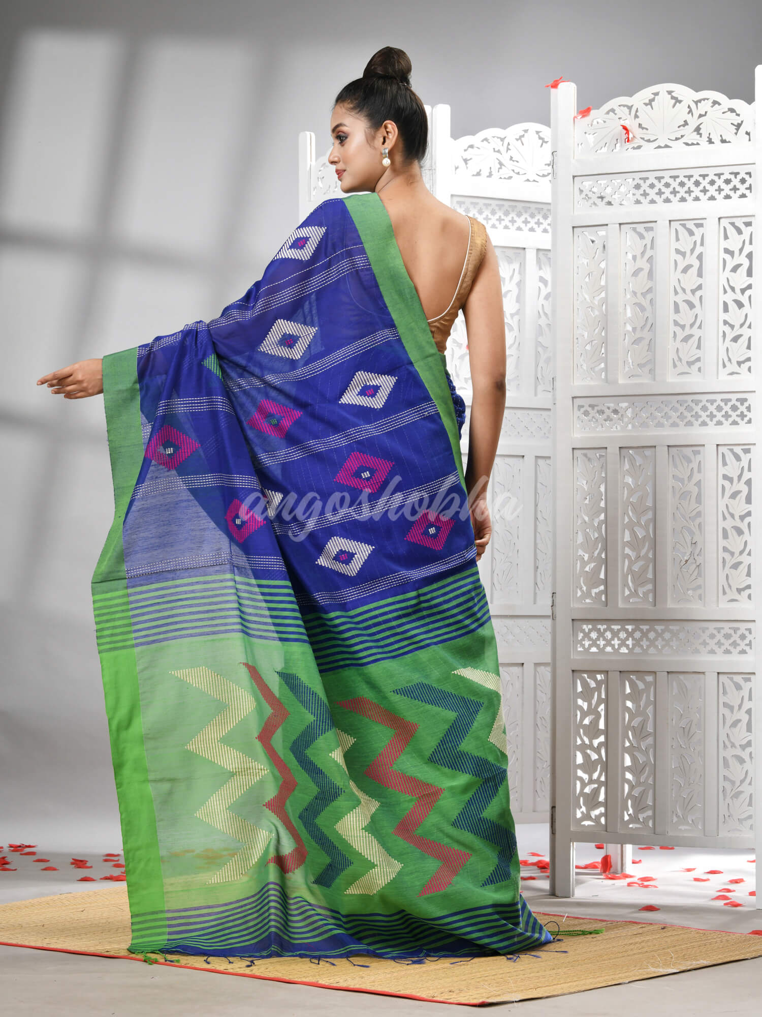 Blue Cotton Blend All Body Motive With Green Pallu Handloom Saree