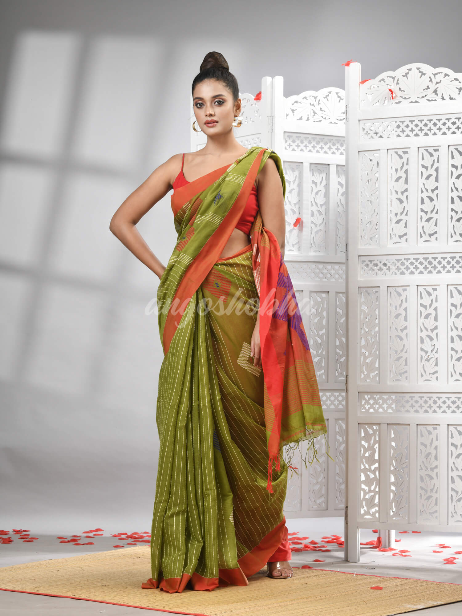 Pista Cotton Blend All Body Motive With Red Pallu Handloom Saree