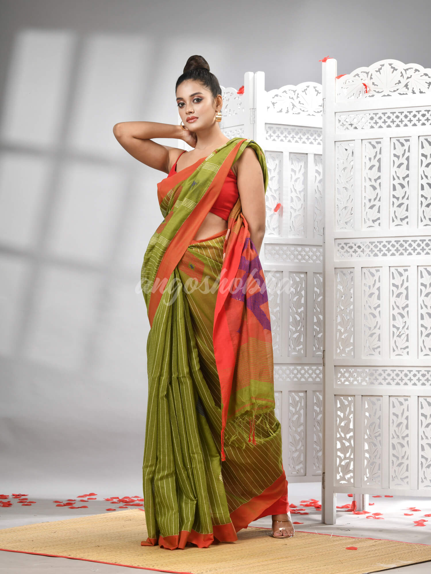 Pista Cotton Blend All Body Motive With Red Pallu Handloom Saree