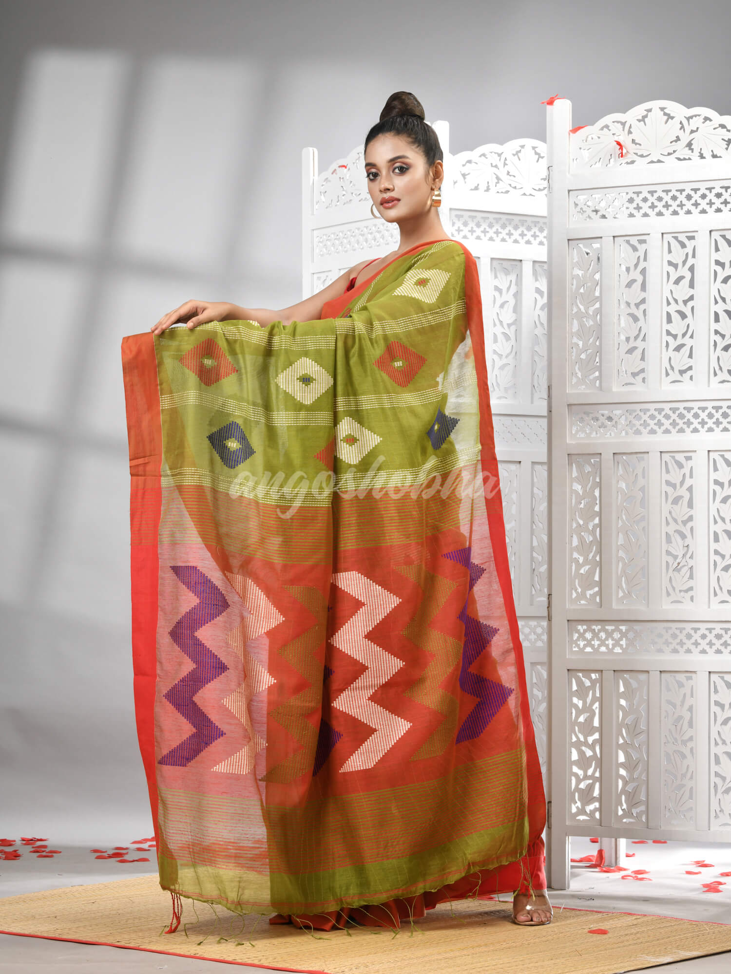 Pista Cotton Blend All Body Motive With Red Pallu Handloom Saree