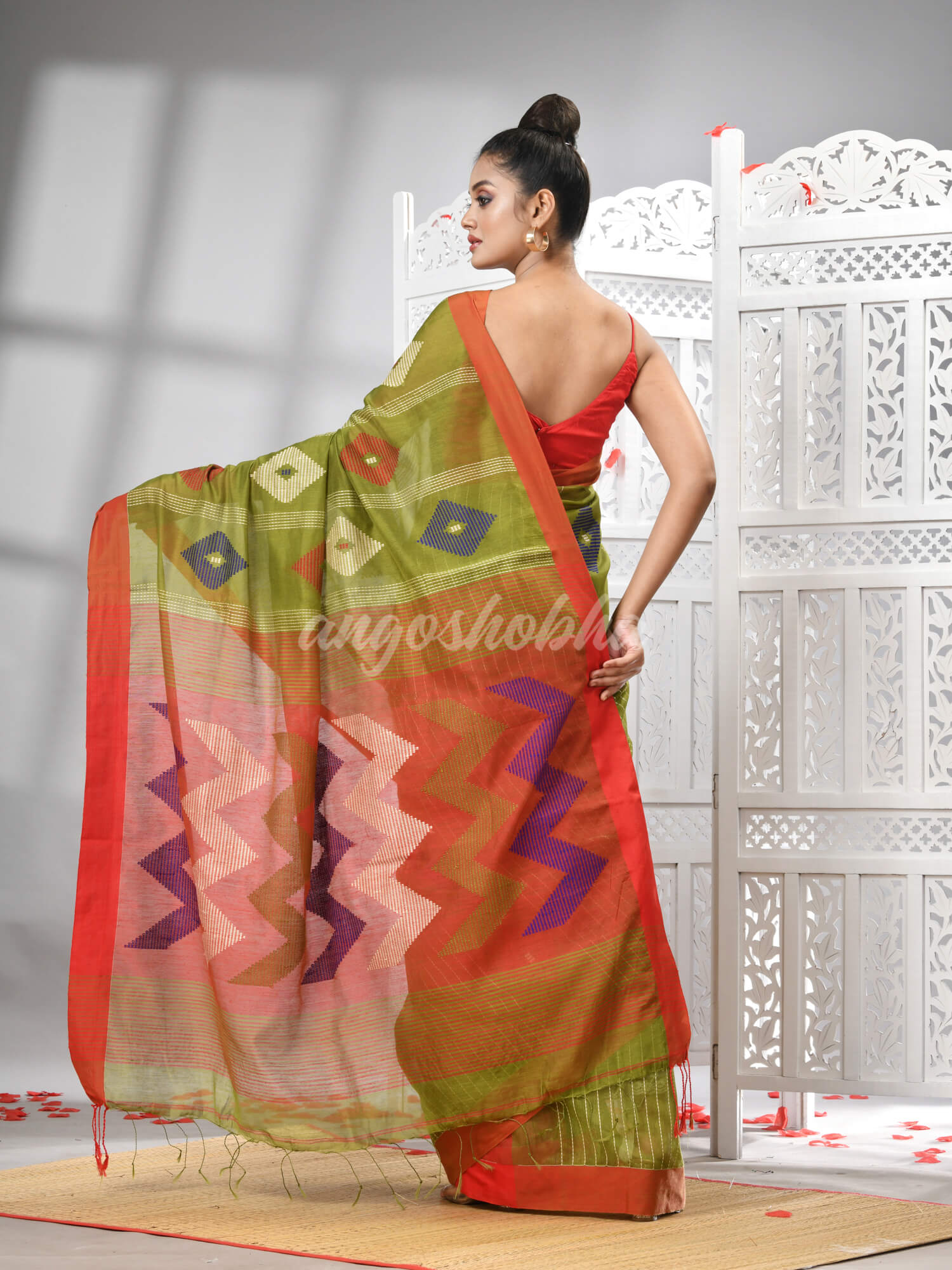 Pista Cotton Blend All Body Motive With Red Pallu Handloom Saree