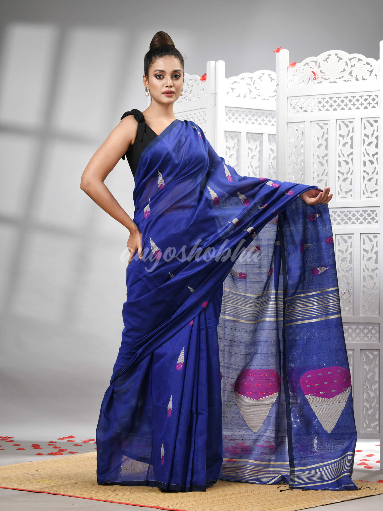 Blue Cotton Blend All Body Motive Design Pallu Handloom Saree