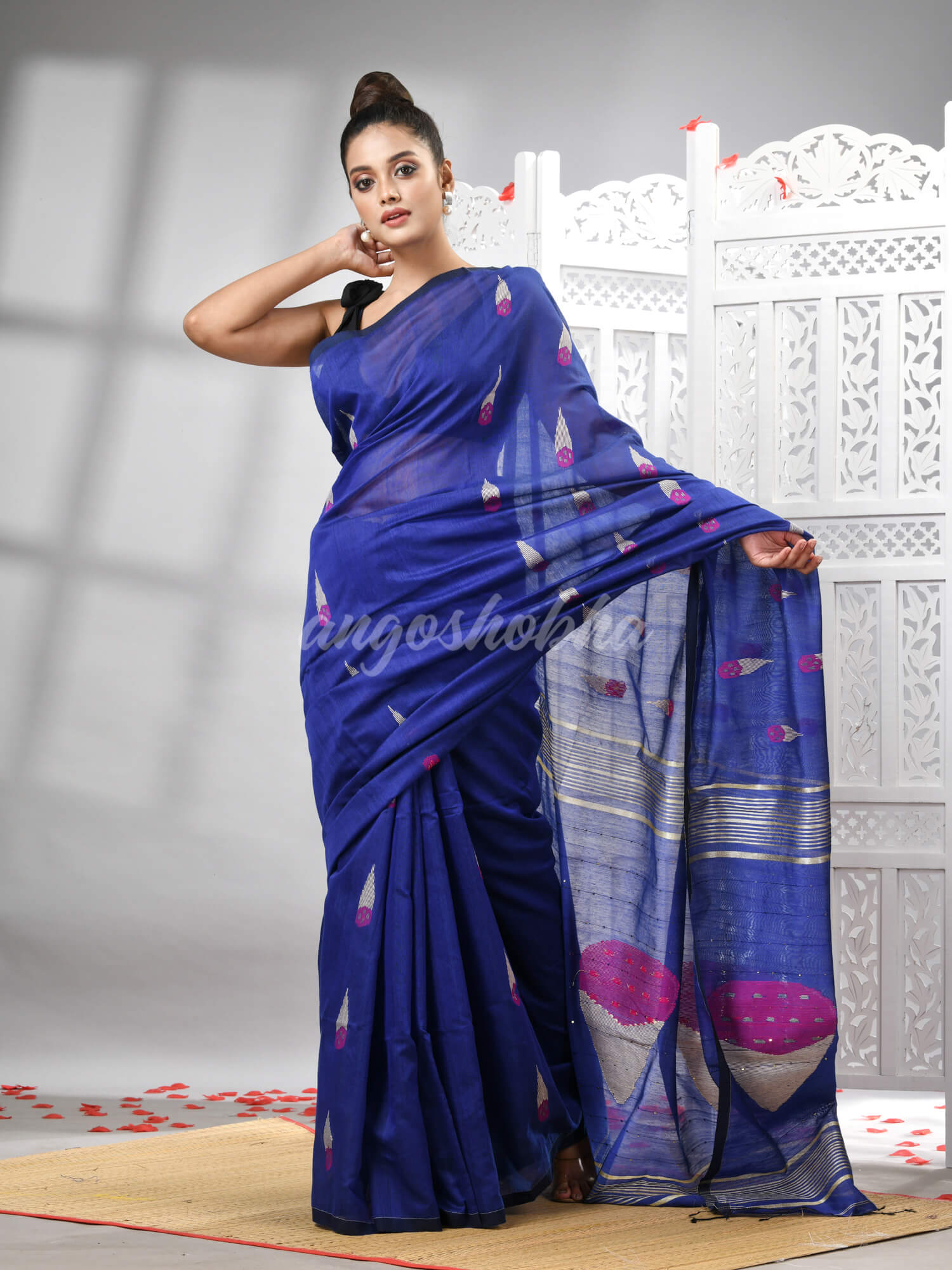 Blue Cotton Blend All Body Motive Design Pallu Handloom Saree