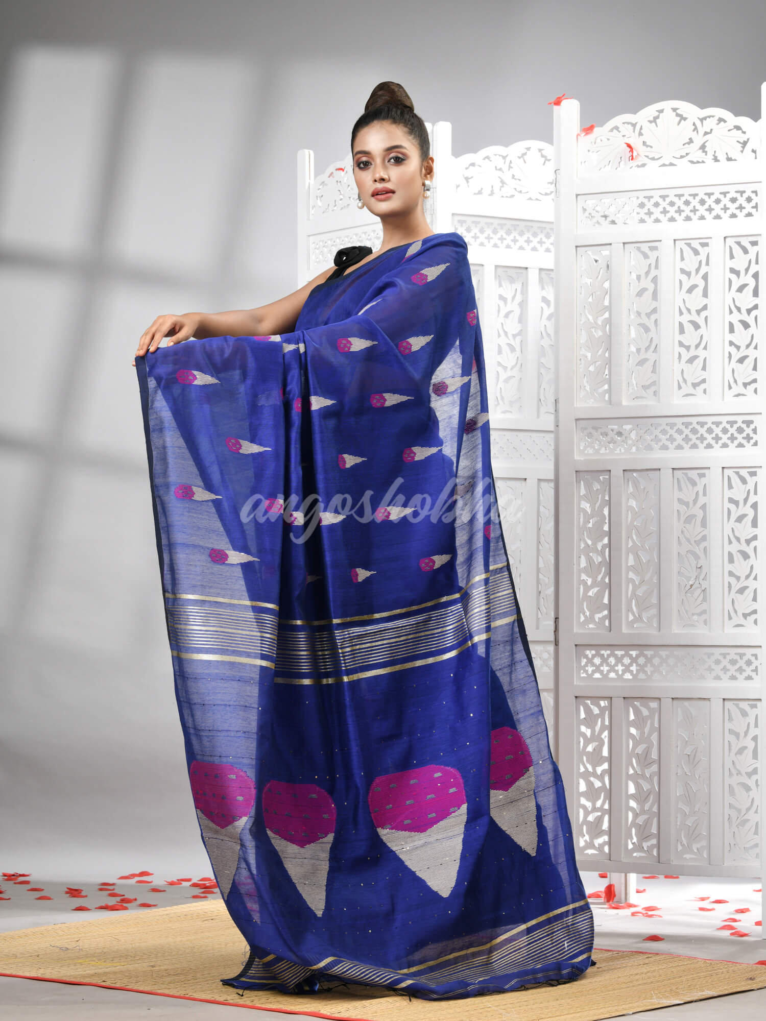 Blue Cotton Blend All Body Motive Design Pallu Handloom Saree
