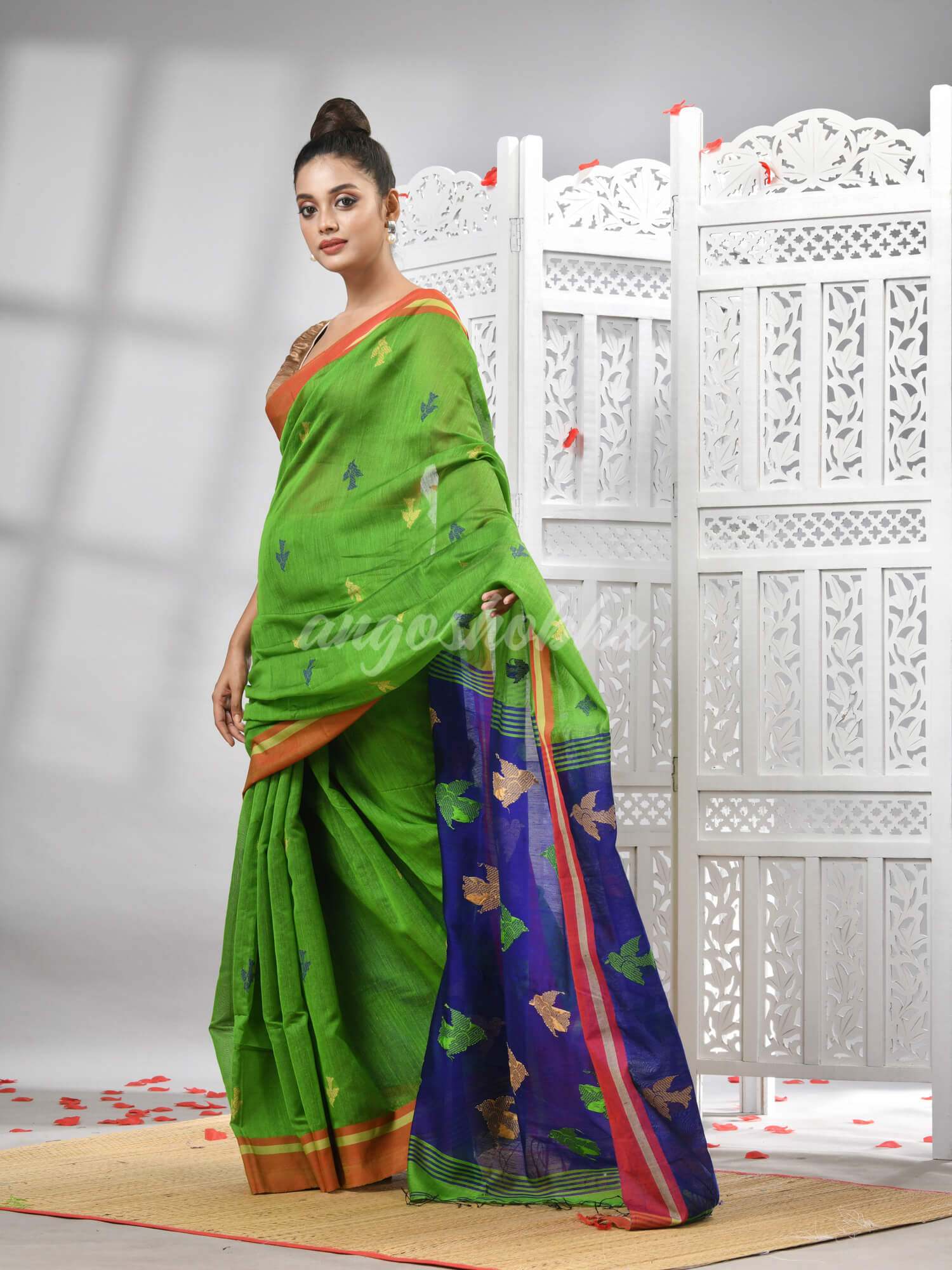Green Cotton Blend All Body Motive With Blue Pallu Handloom Saree