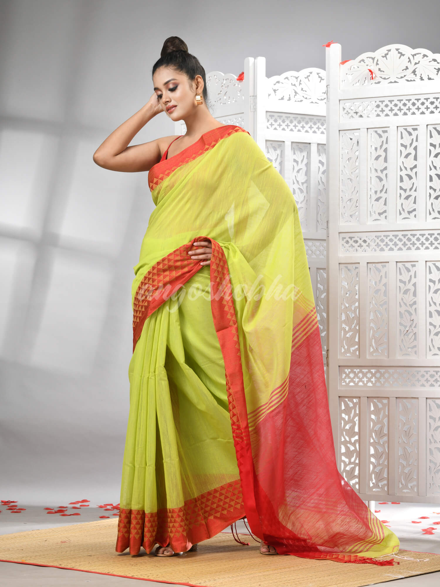 Olive Cotton Blend Solid Body Red Pallu Handloom Saree