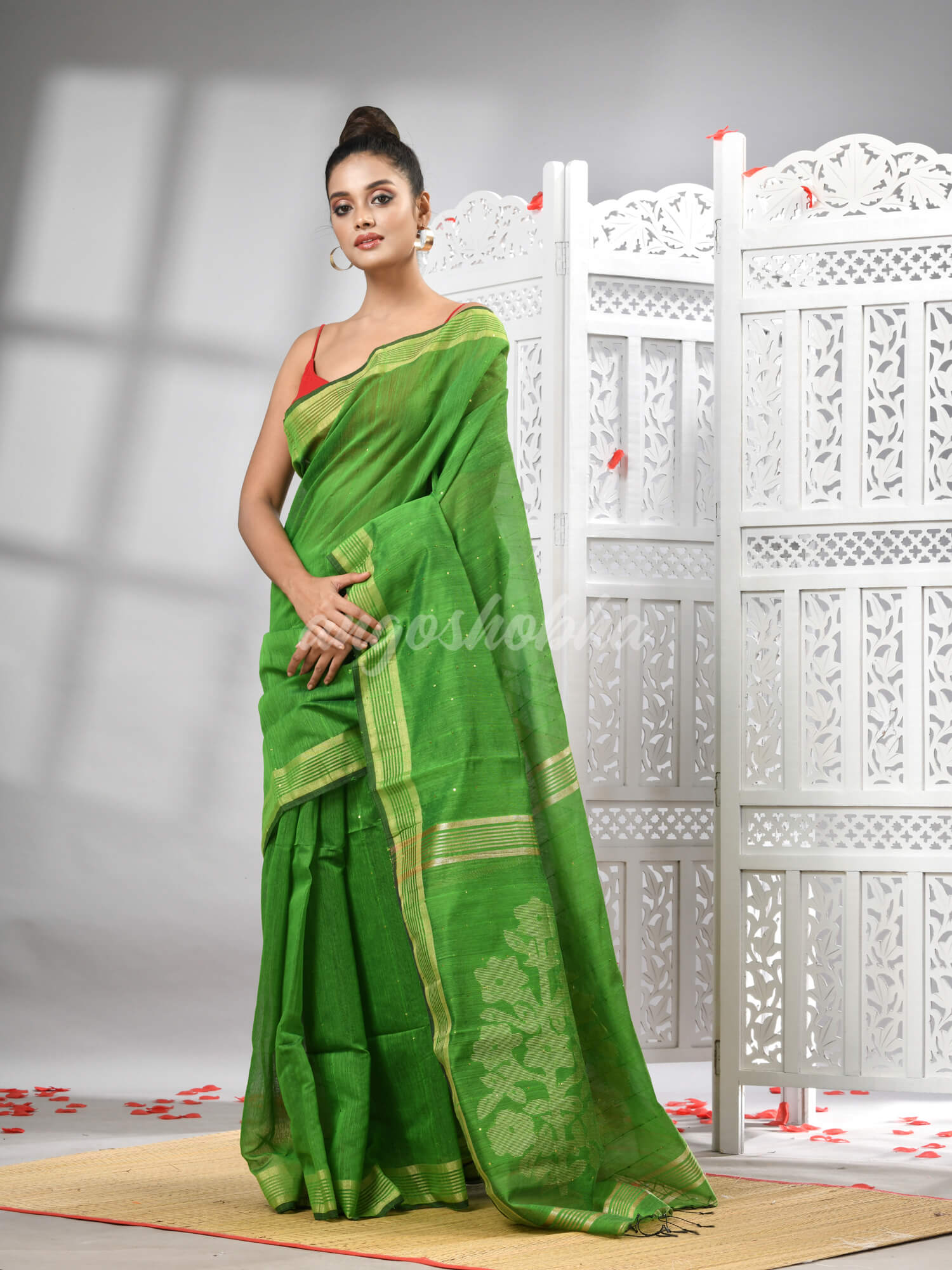 Green Cotton Blend Solid Body Design Pallu Handloom Saree