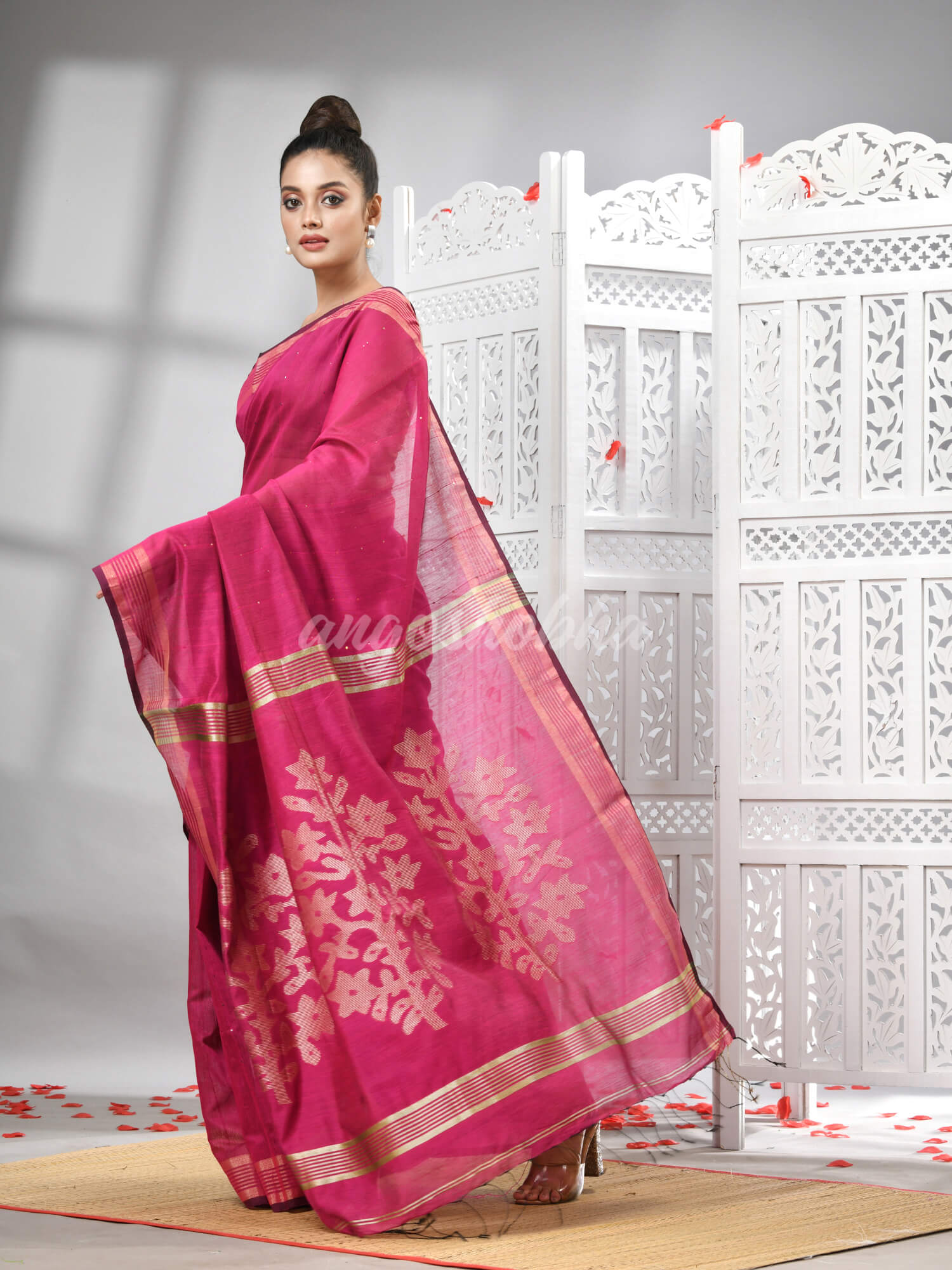 Rani Cotton Blend Solid Body Design Pallu Handloom Saree