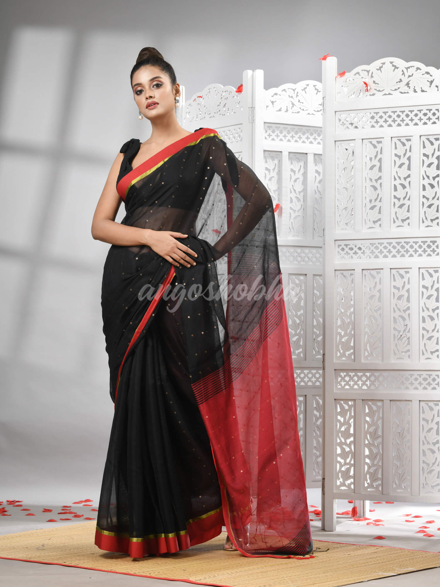Black Cotton Blend Solid Body Red Pallu Handloom Saree