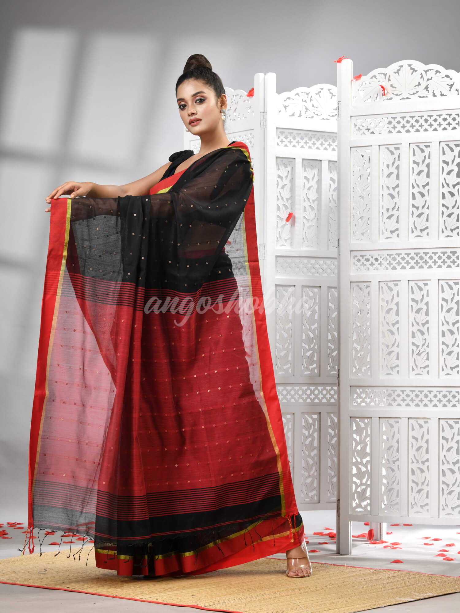 Black Cotton Blend Solid Body Red Pallu Handloom Saree