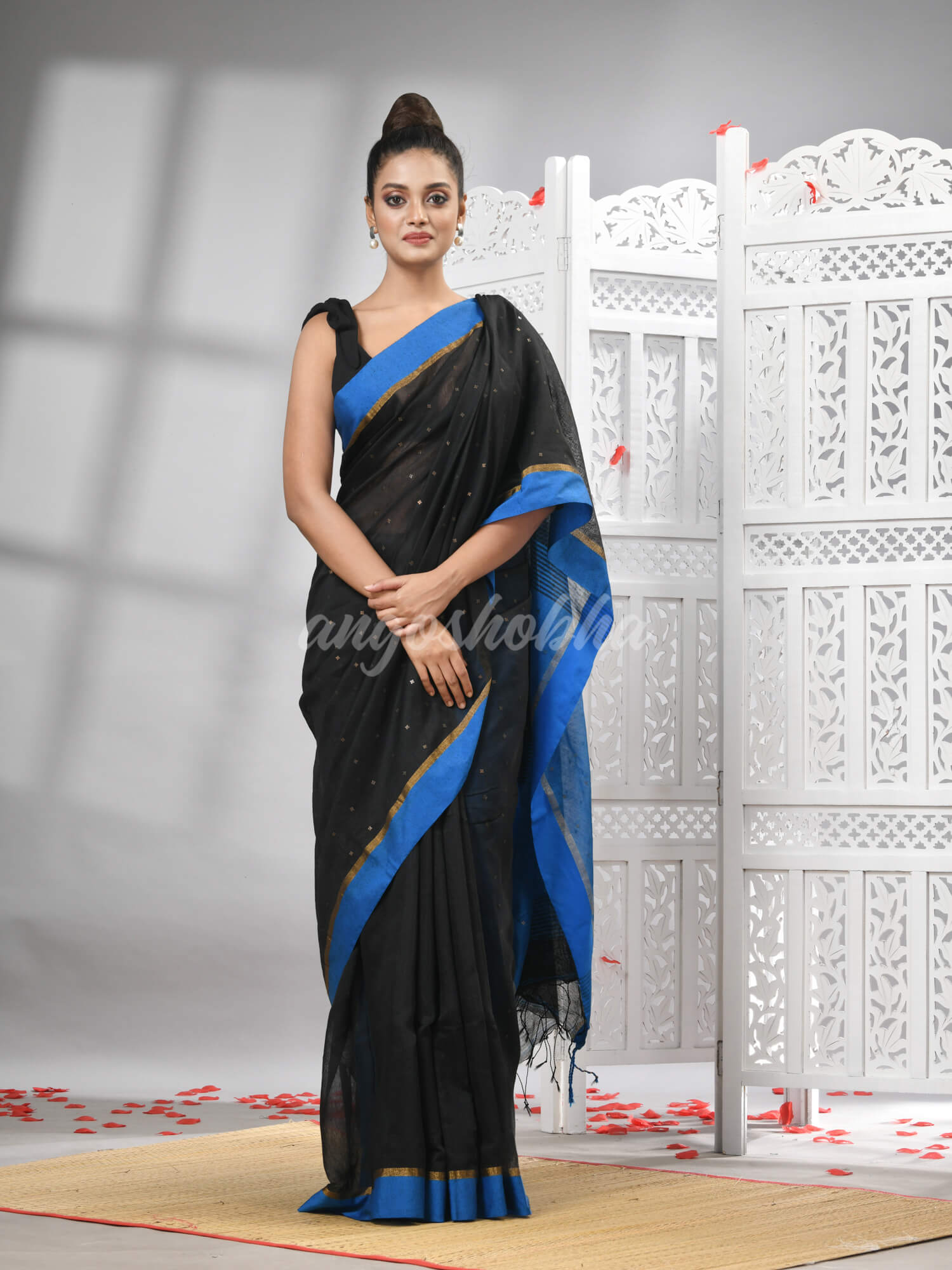Black Cotton Blend Solid Body Blue Pallu Handloom Saree