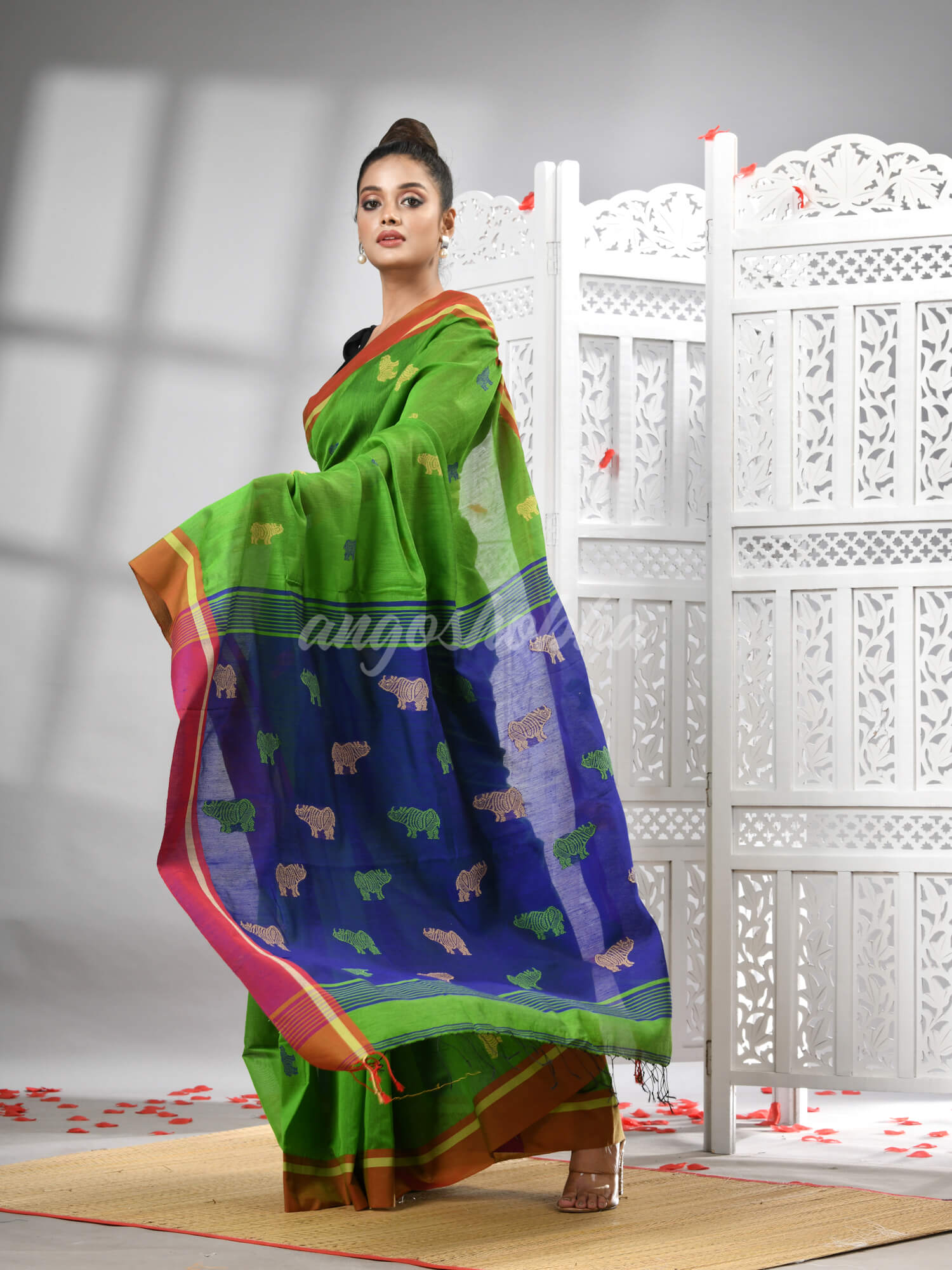 Green Cotton Blend All Body Motive With Blue Pallu Handloom Saree
