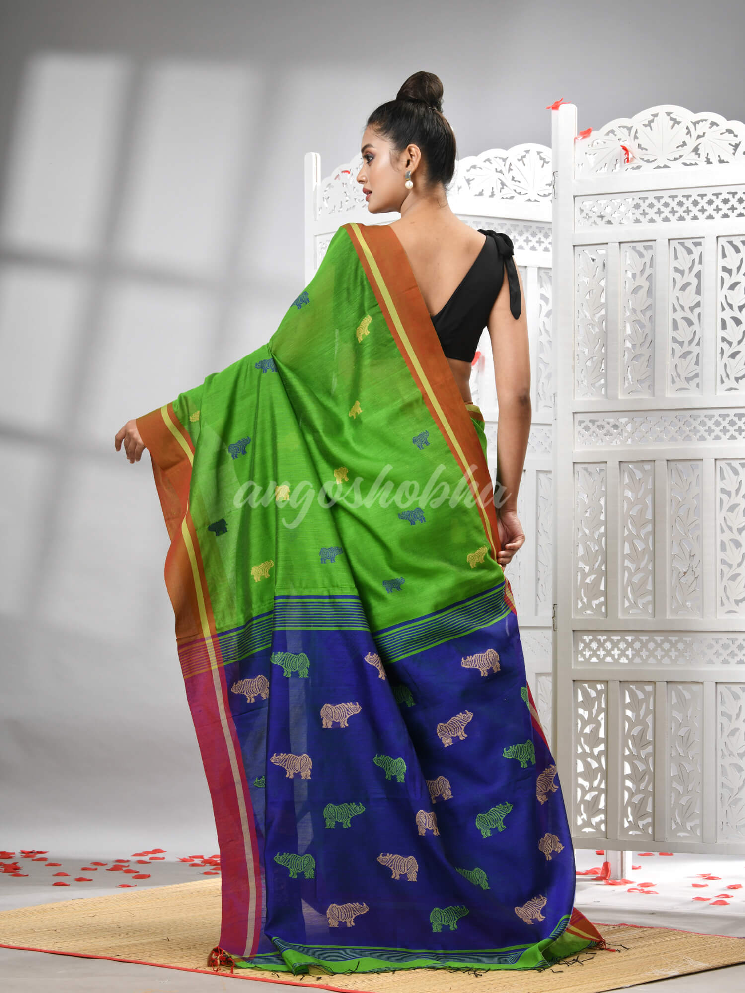 Green Cotton Blend All Body Motive With Blue Pallu Handloom Saree