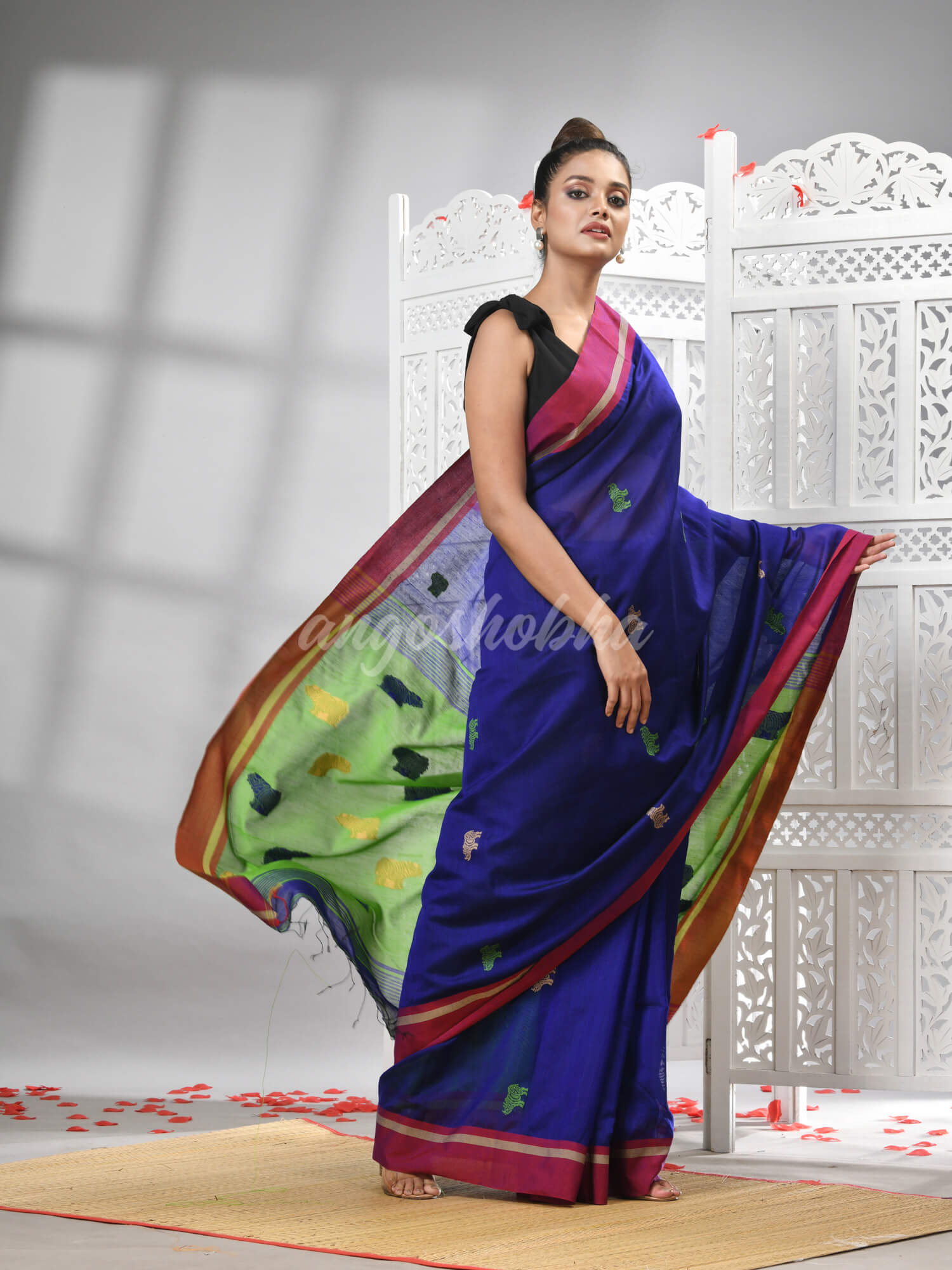 Blue Cotton Blend All Body Motive With Green Pallu Handloom Saree