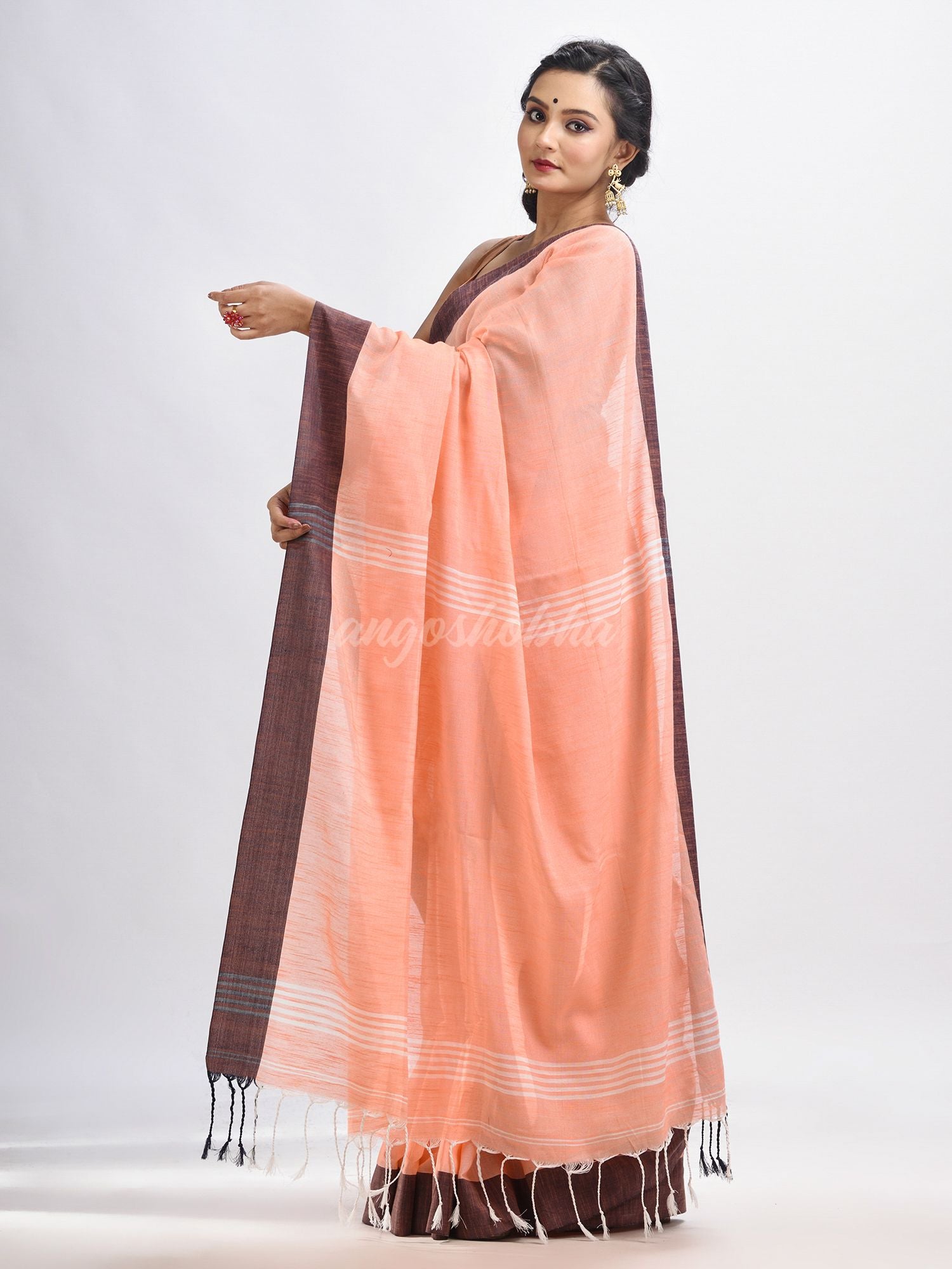 Peach cotton solid body handloom saree