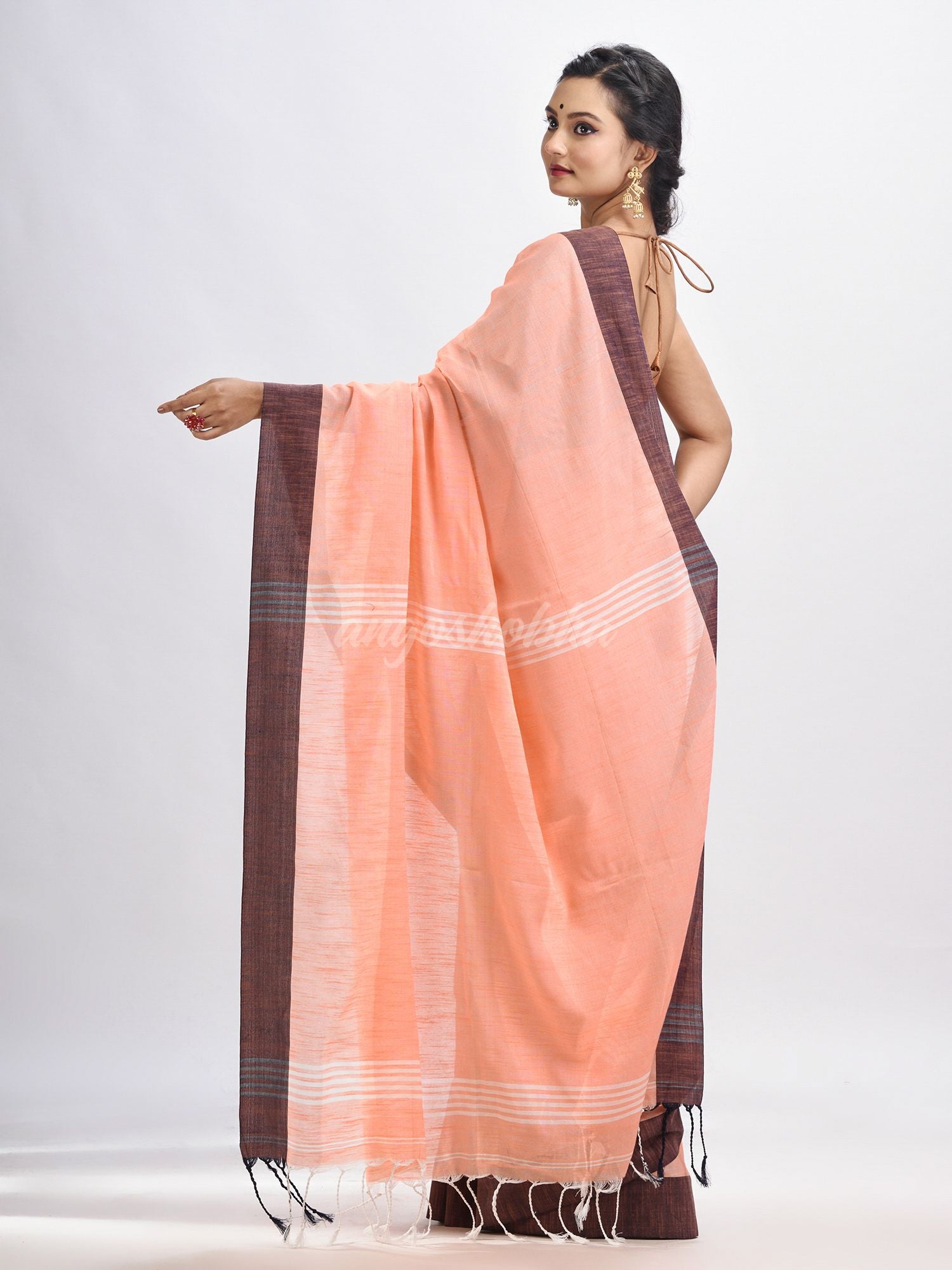 Peach cotton solid body handloom saree