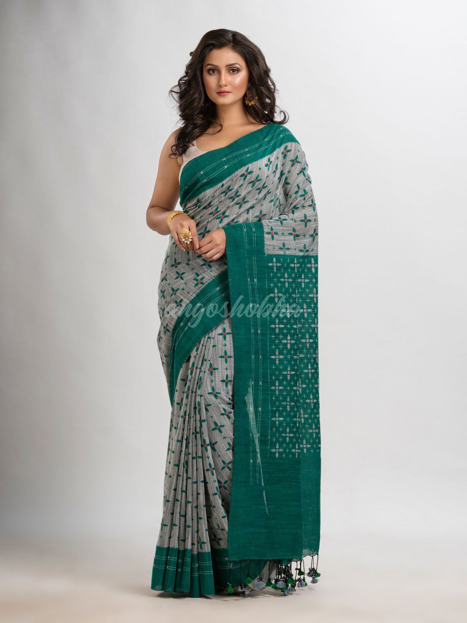 Silver cotton blend star printed saree