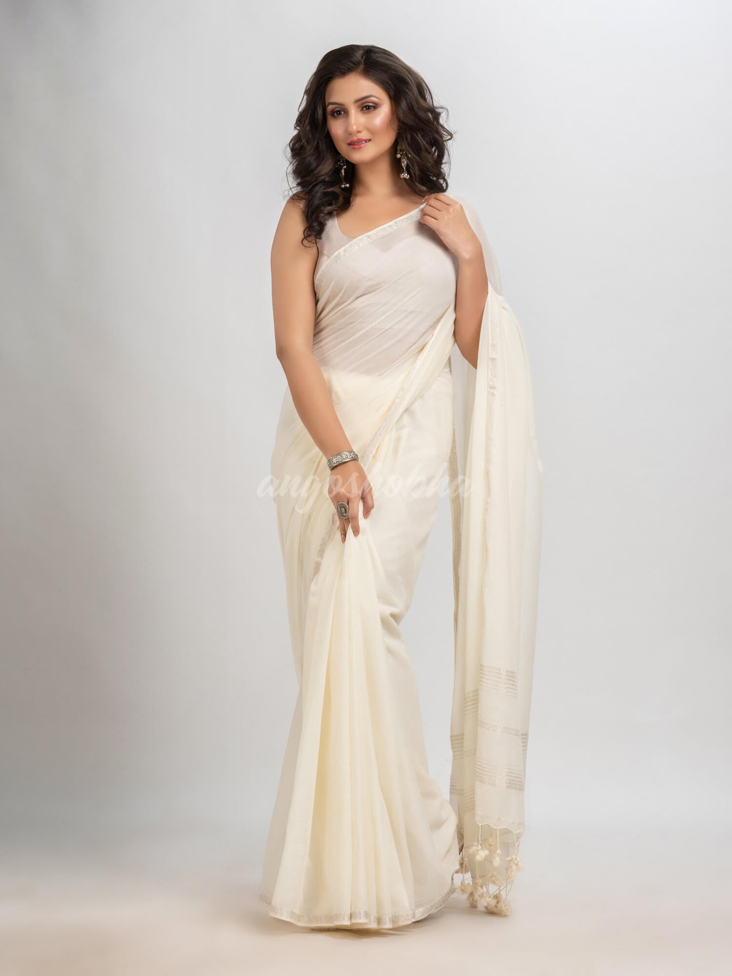 White cotton with Jacquard Zari border and zari Stripe pallu handloom Saree