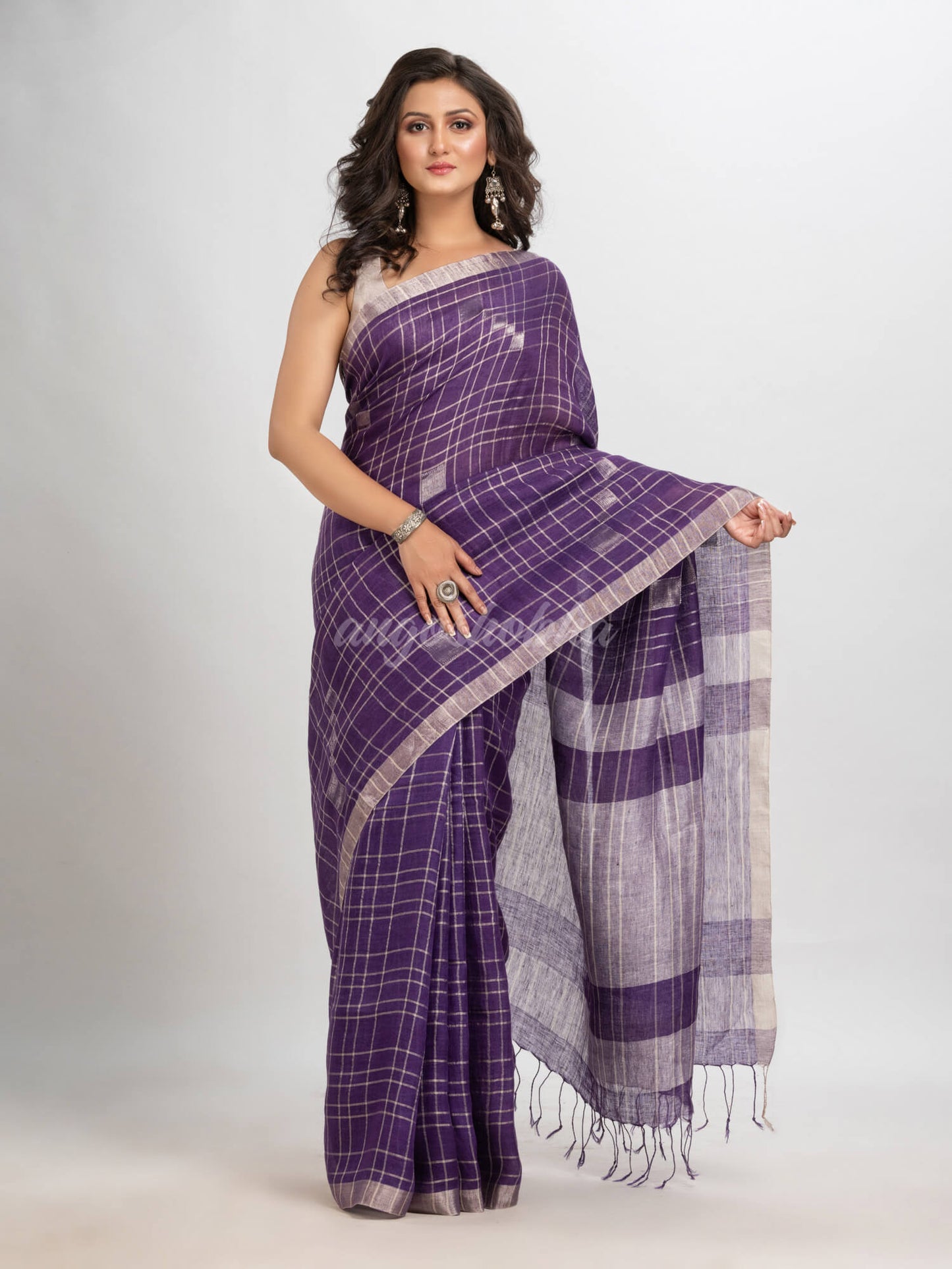 Violet linen jari border with silver zari pallu jamdani saree