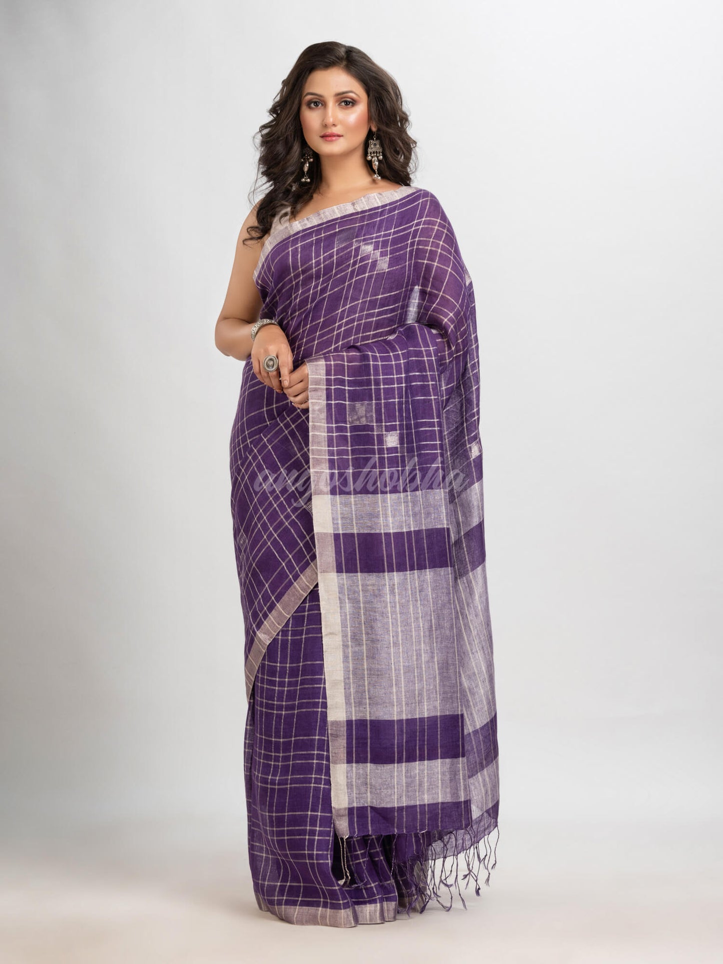 Violet linen jari border with silver zari pallu jamdani saree