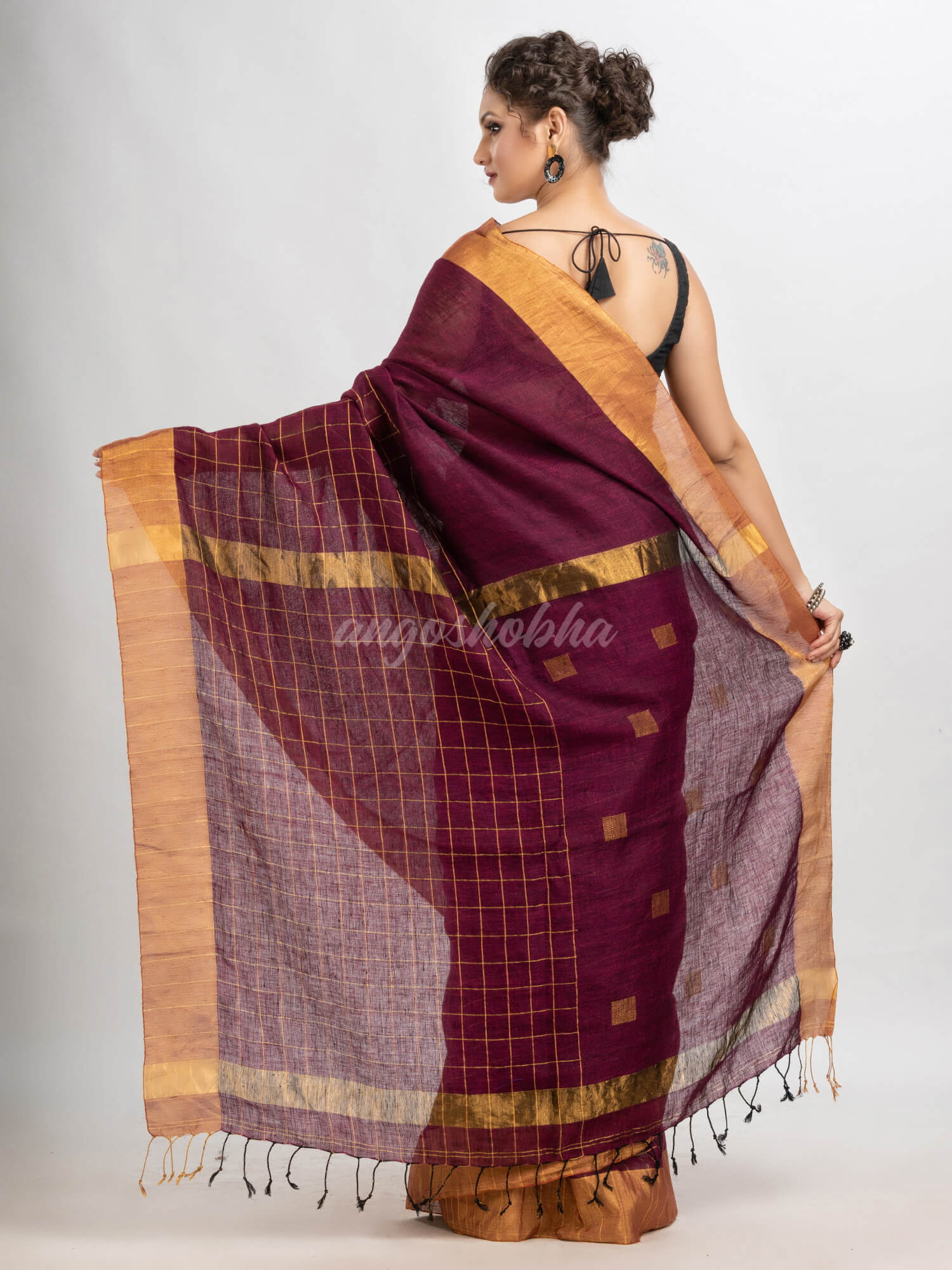 Maroon linen half check and huff solid body jamdani saree