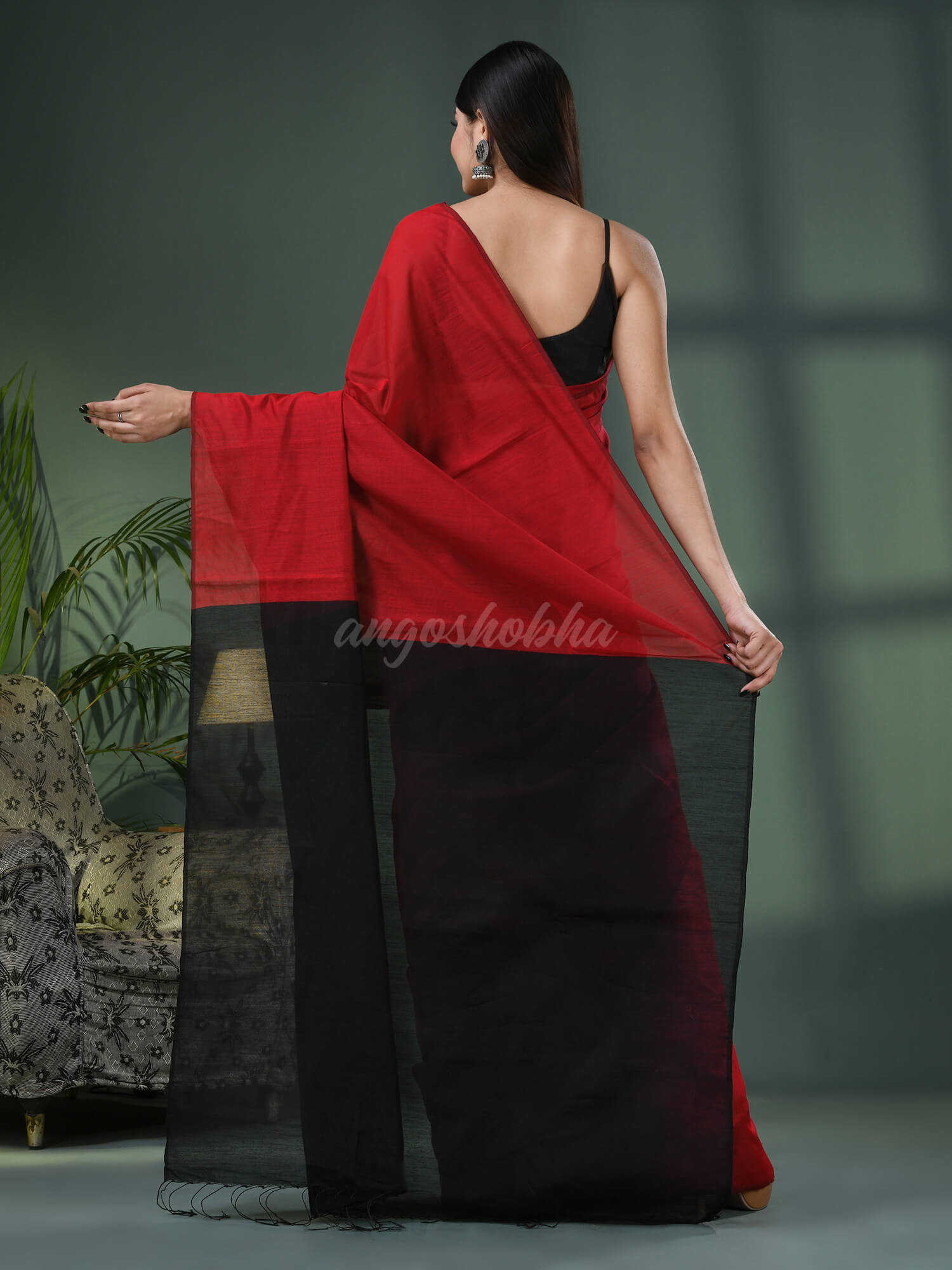 Red Cotton Blend With Black Pallu Handloom Saree