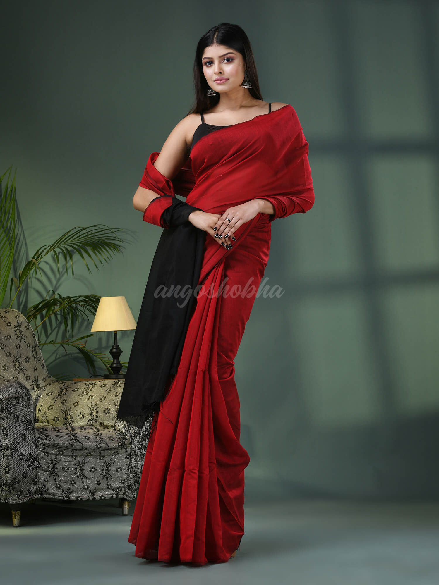 Red Cotton Blend With Black Pallu Handloom Saree