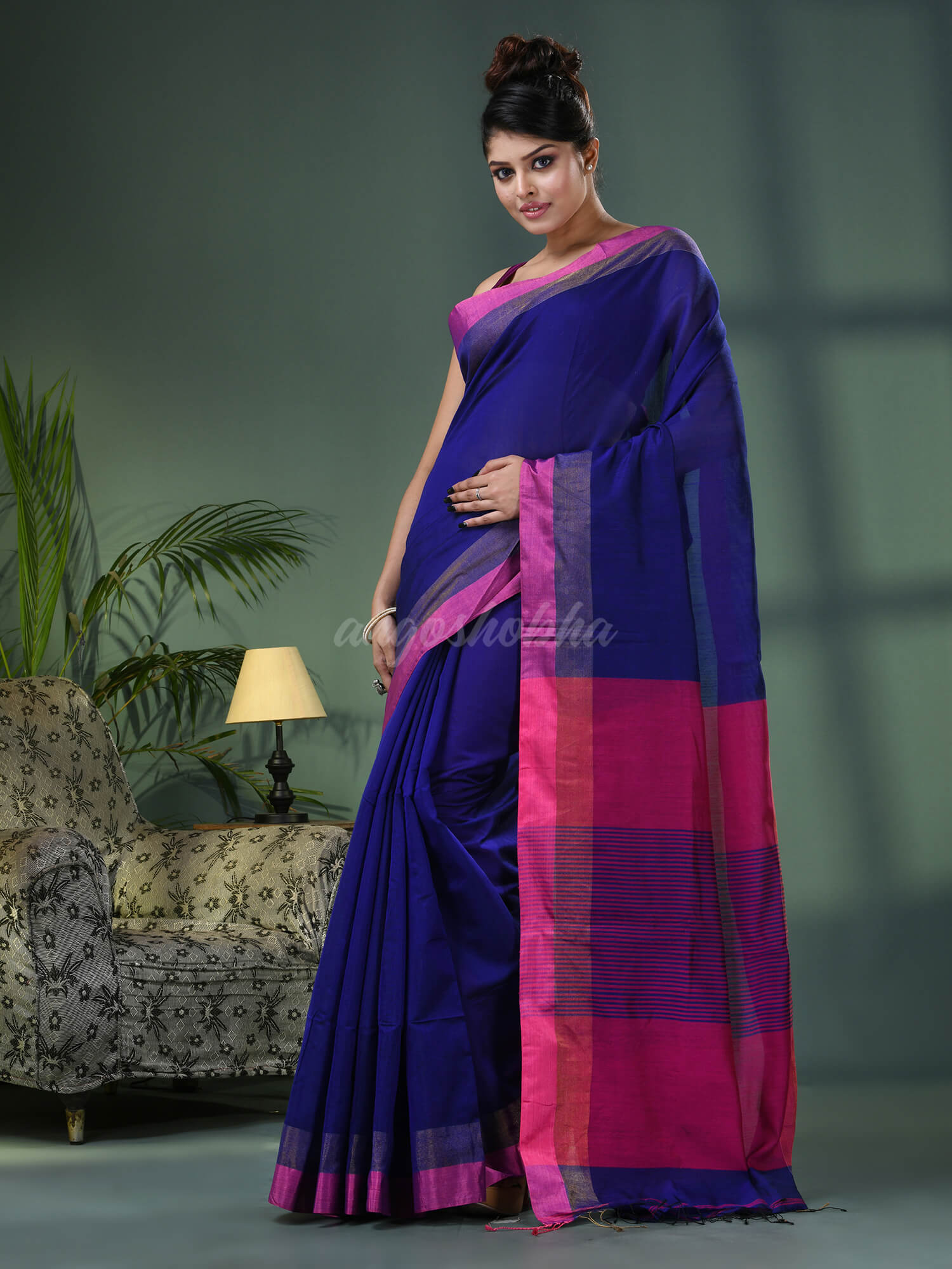 Blue Cotton Blend Solid Border Handloom Saree