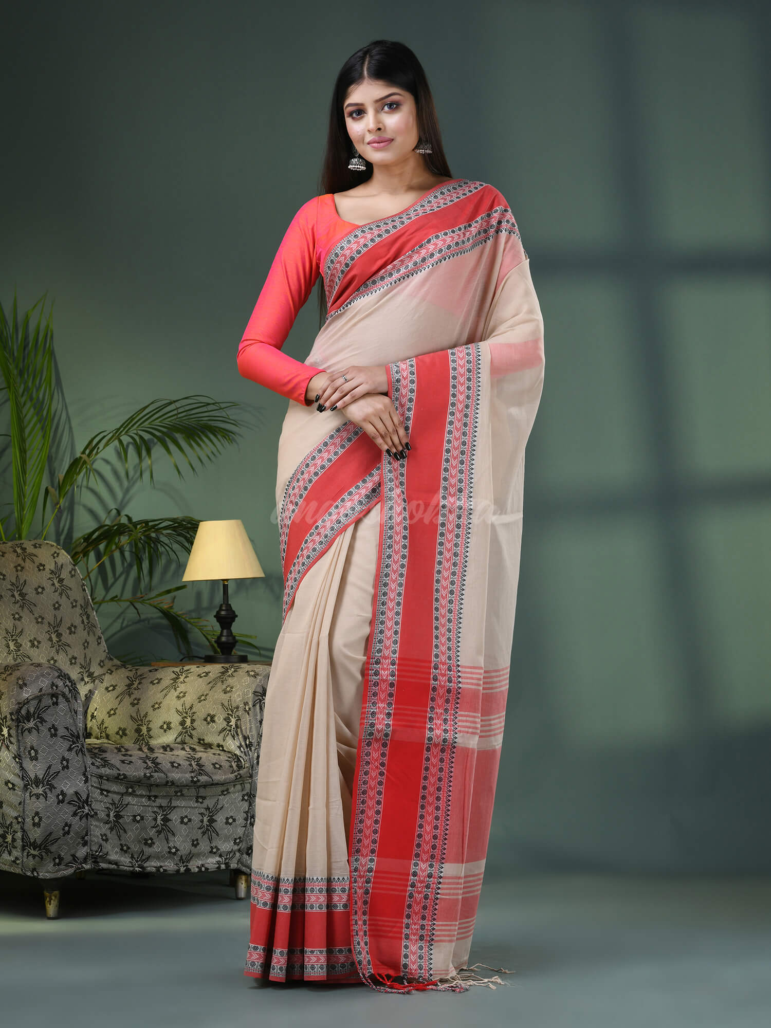 Cream Cotton Jacquard Border Handloom Saree