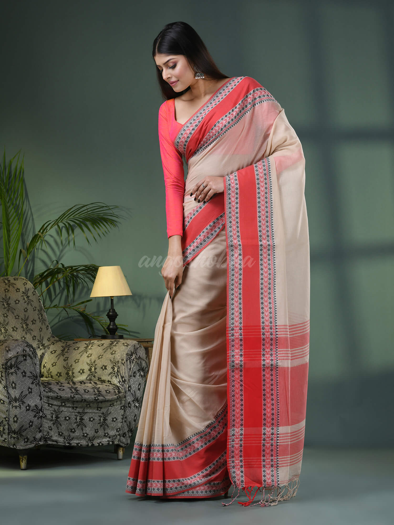 Cream Cotton Jacquard Border Handloom Saree
