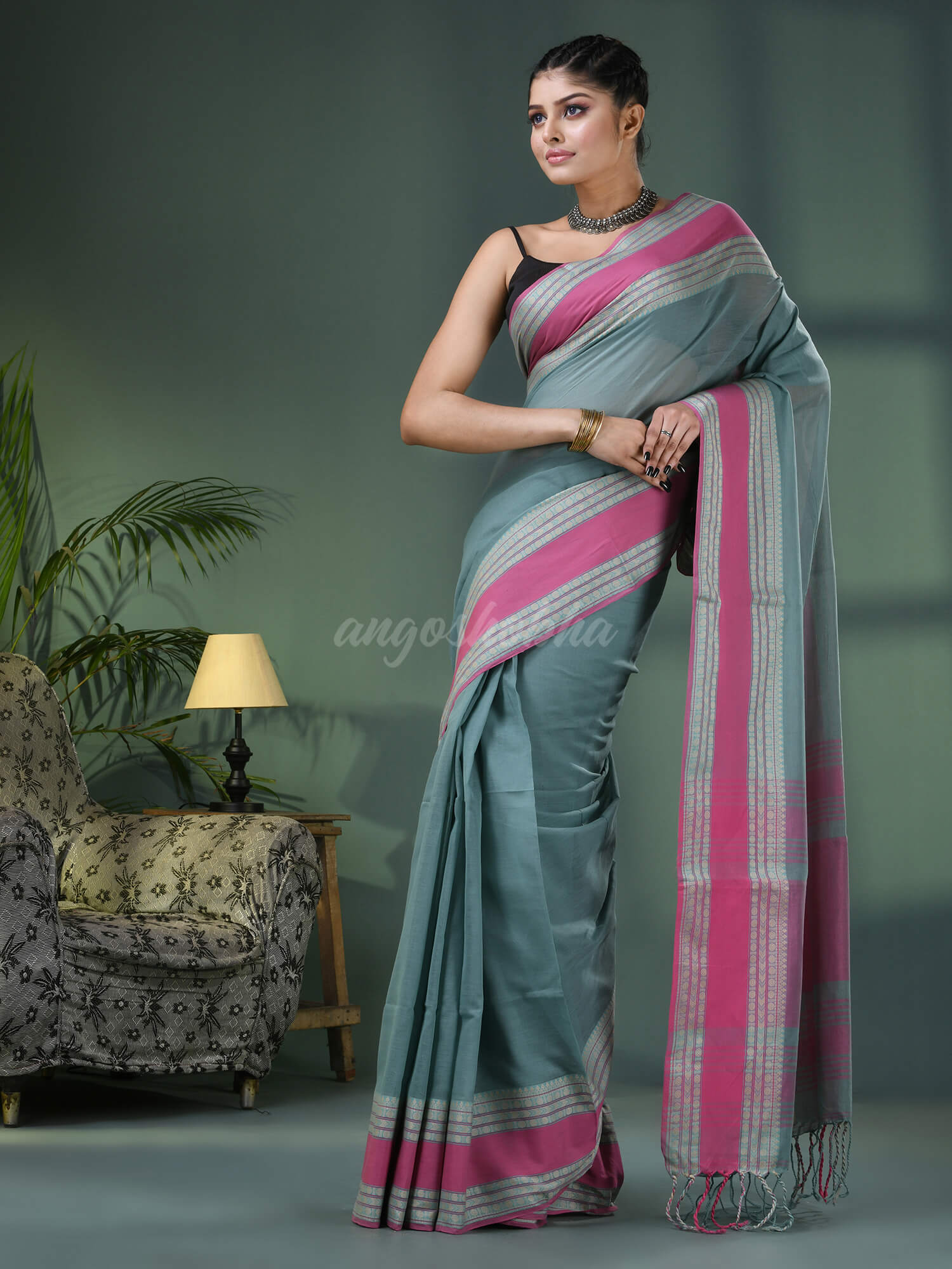 Jengle Green Cotton Jacquard Border Handloom Saree