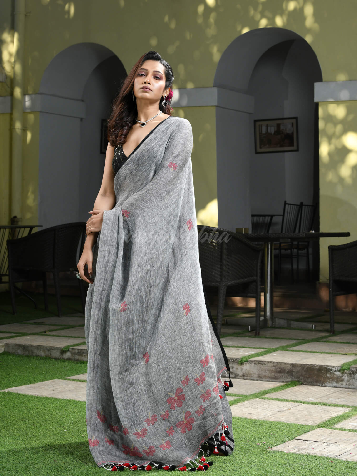 Grey Linen All Body Flowers motive Handwoven Saree