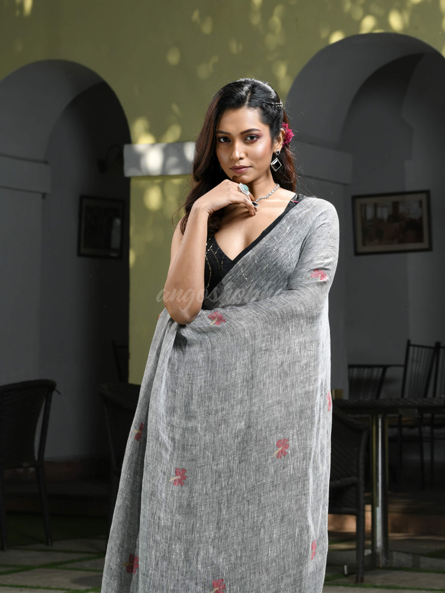 Grey Linen All Body Flowers motive Handwoven Saree