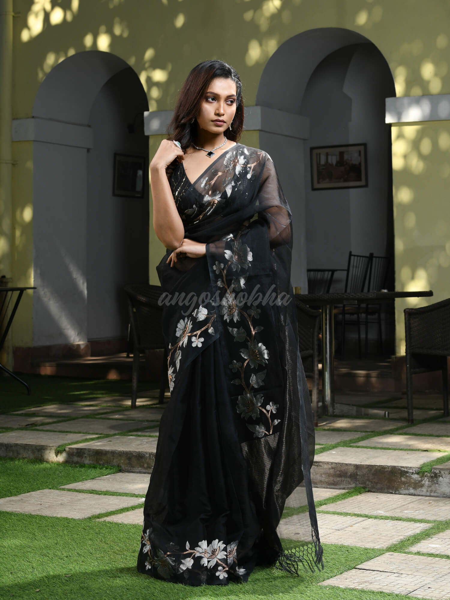 Black Silk White Flowers Motive Handwoven Muslin Saree
