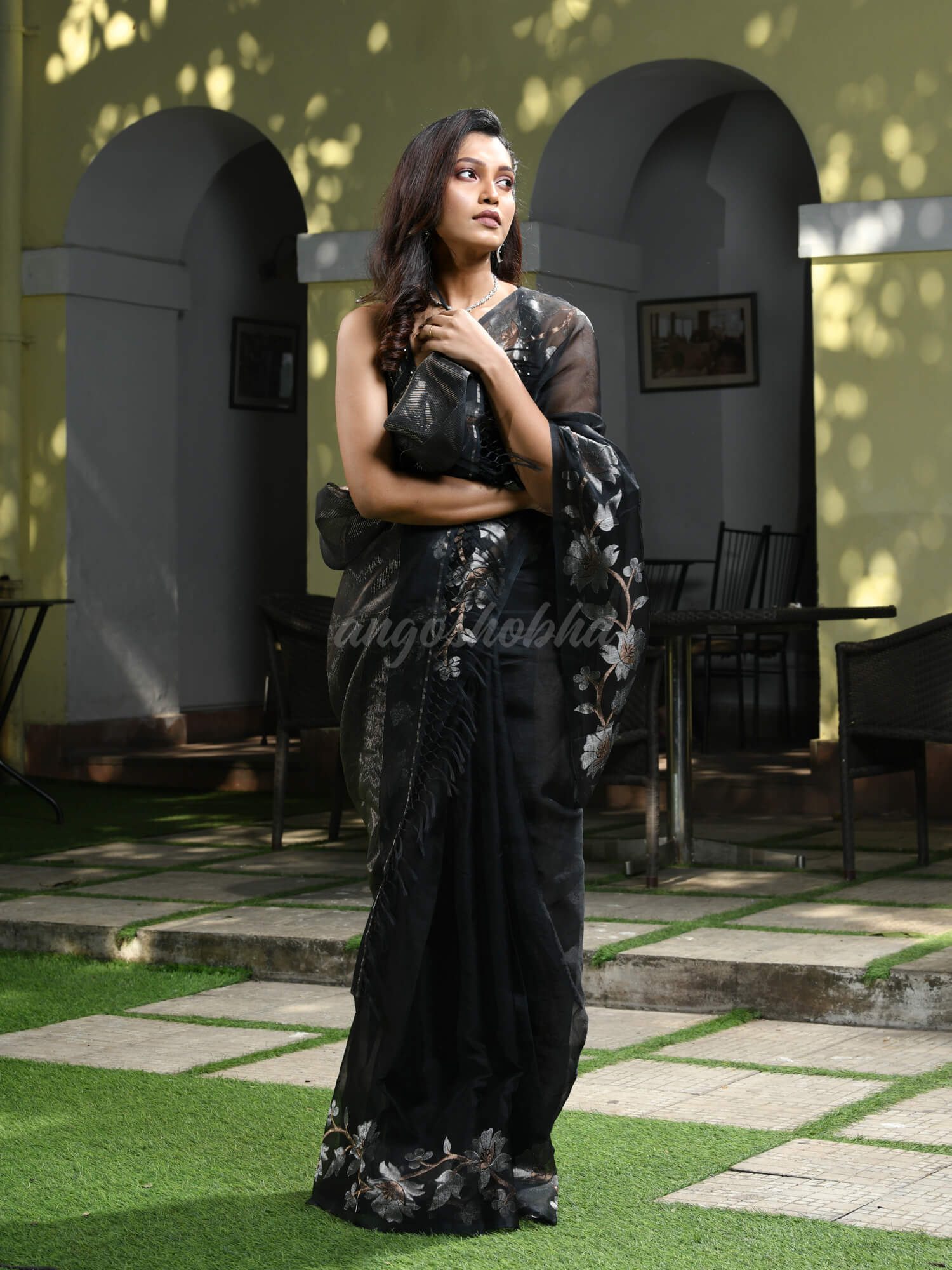 Black Silk White Flowers Motive Handwoven Muslin Saree