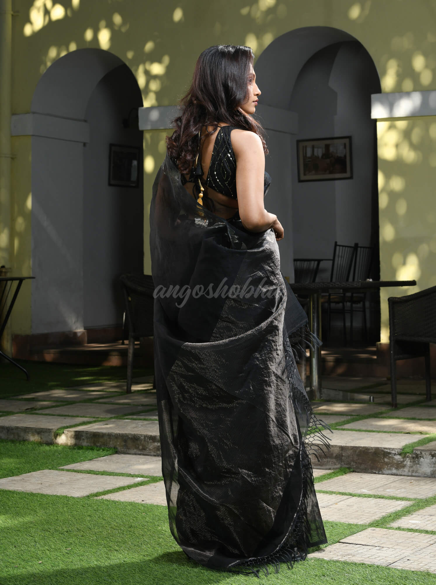 Black Silk White Flowers Motive Handwoven Muslin Saree