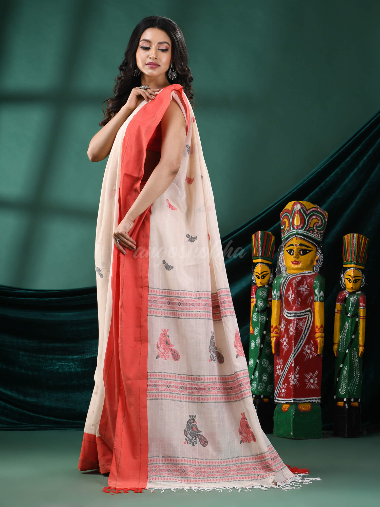 Cream Cotton Peacock Design Handloom Saree