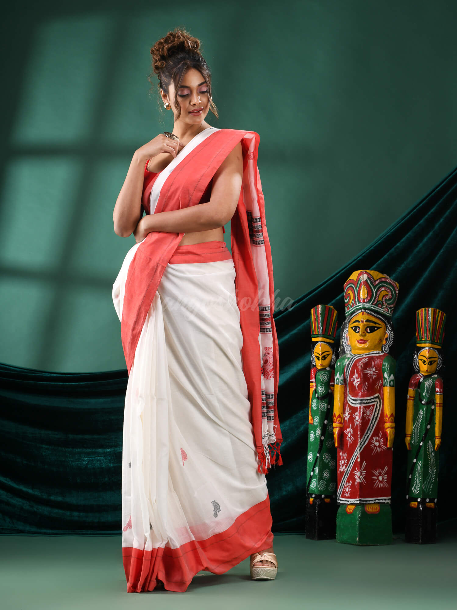 White Cotton Peacock Design Handloom Saree