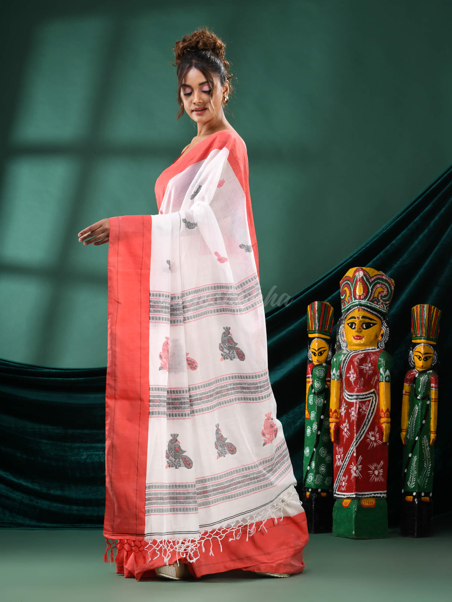 White Cotton Peacock Design Handloom Saree