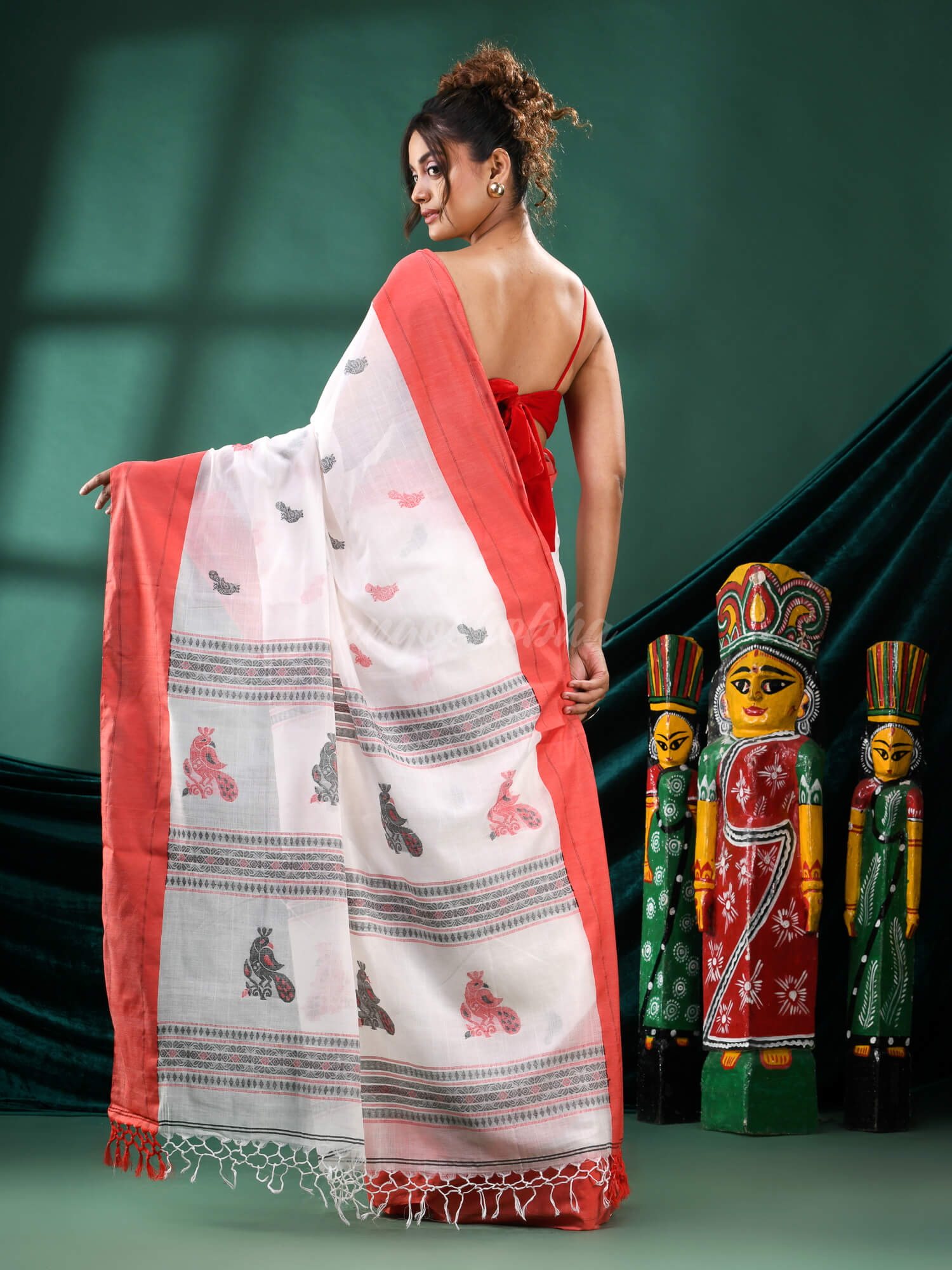 White Cotton Peacock Design Handloom Saree