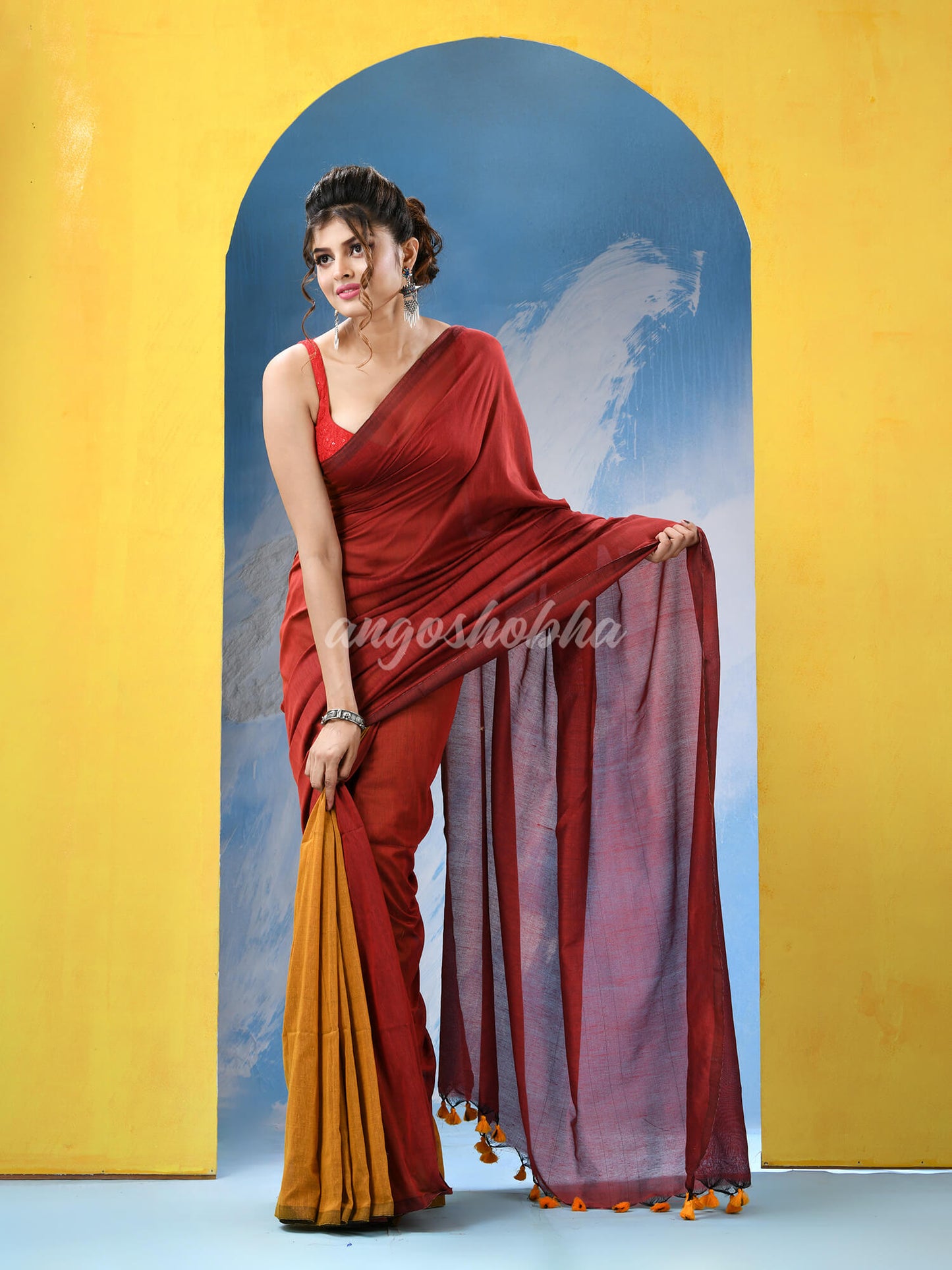 Maroon Yellow Cotton Molmol Handloom Saree