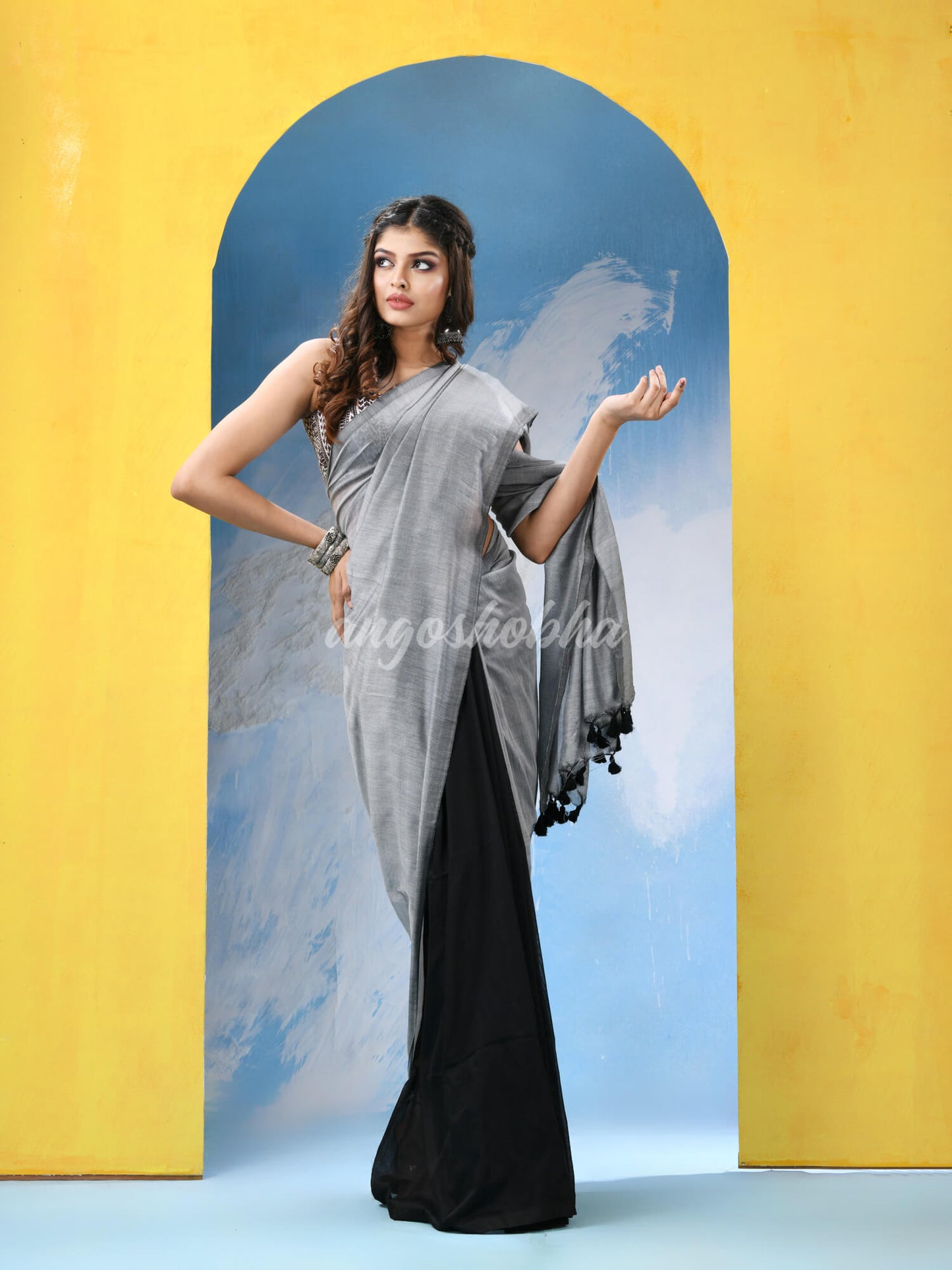 Silver Black Cotton Molmol Handloom Saree