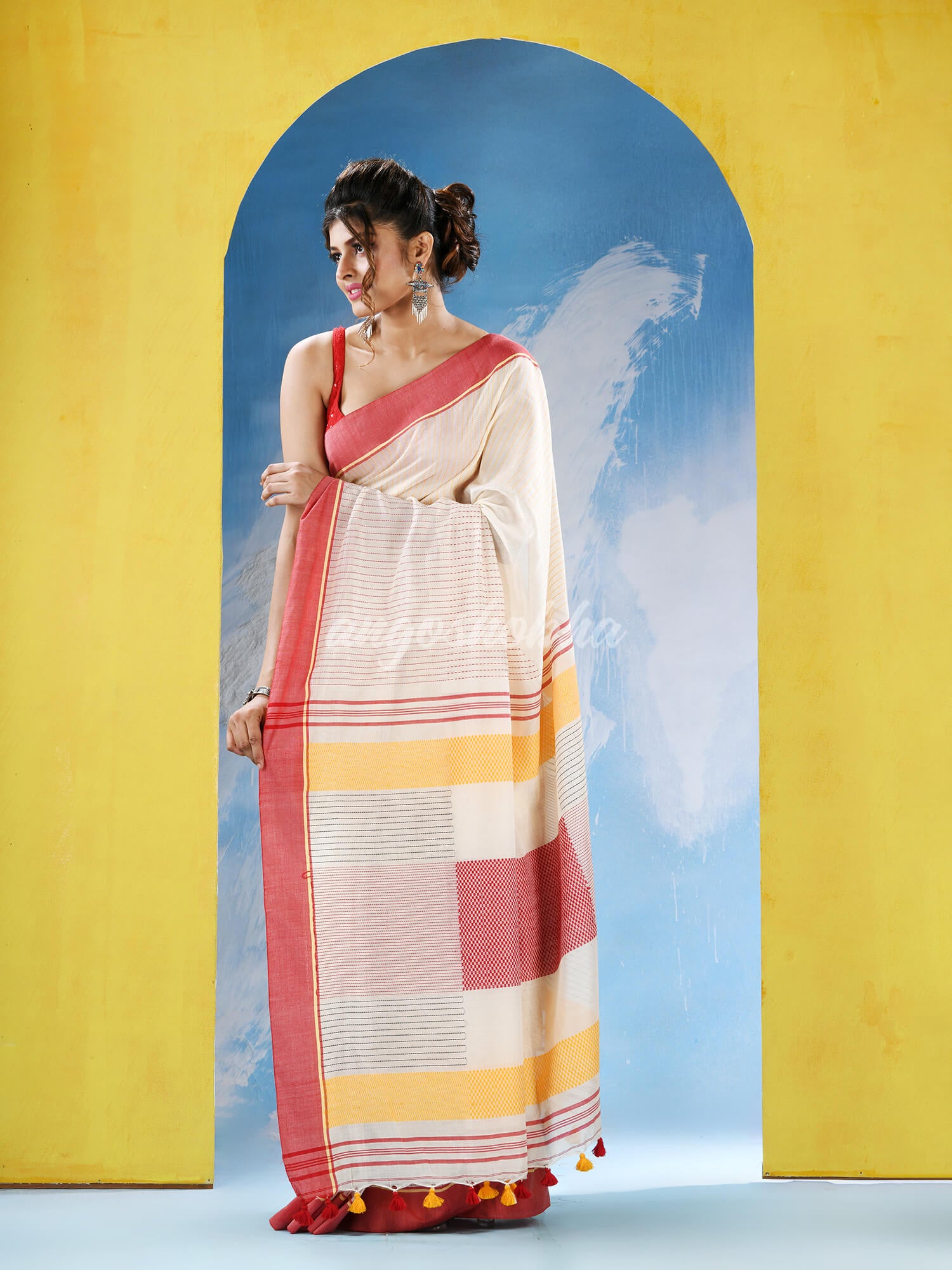 White Cotton Red Broder Handloom Saree