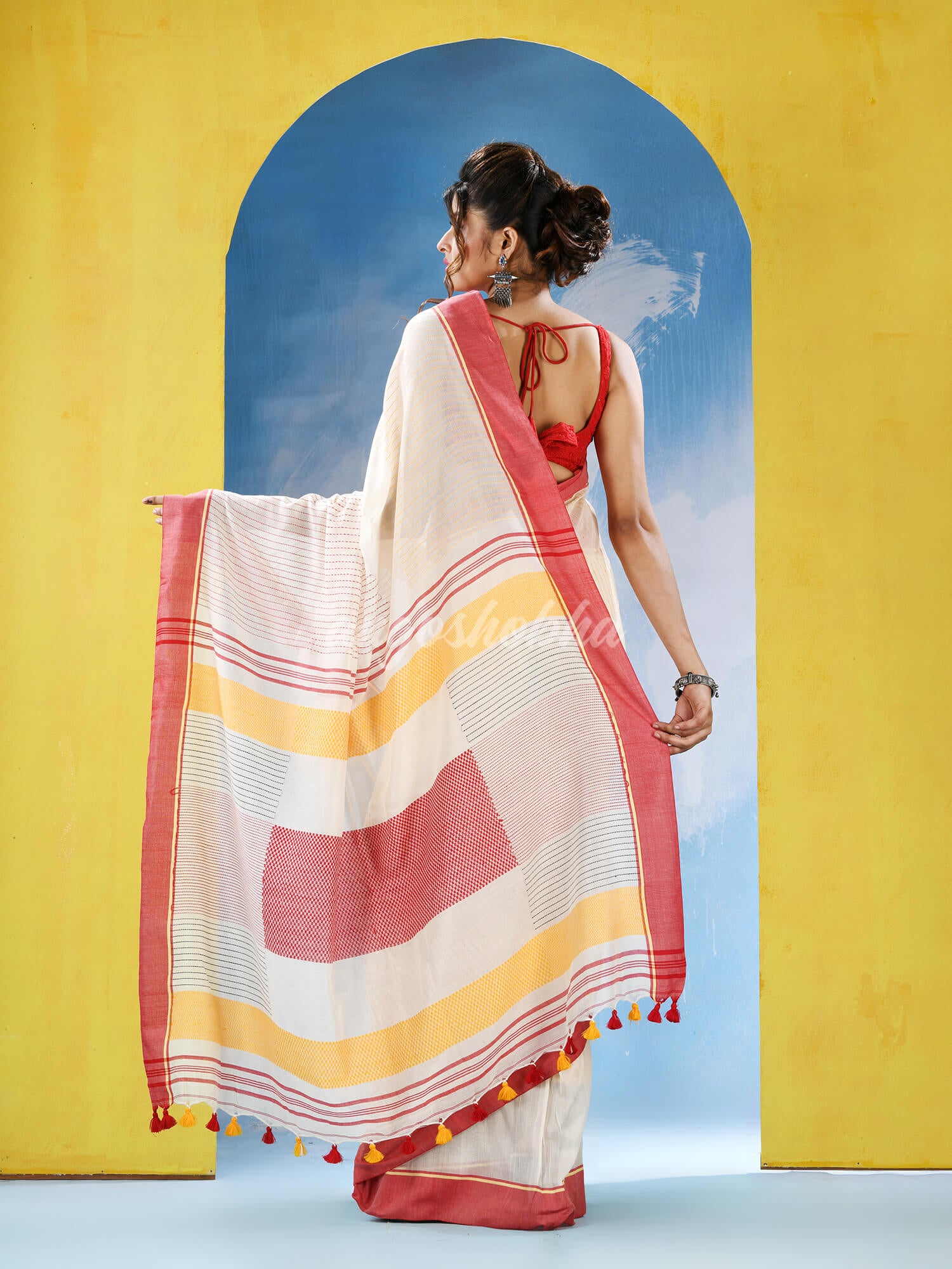 White Cotton Red Broder Handloom Saree