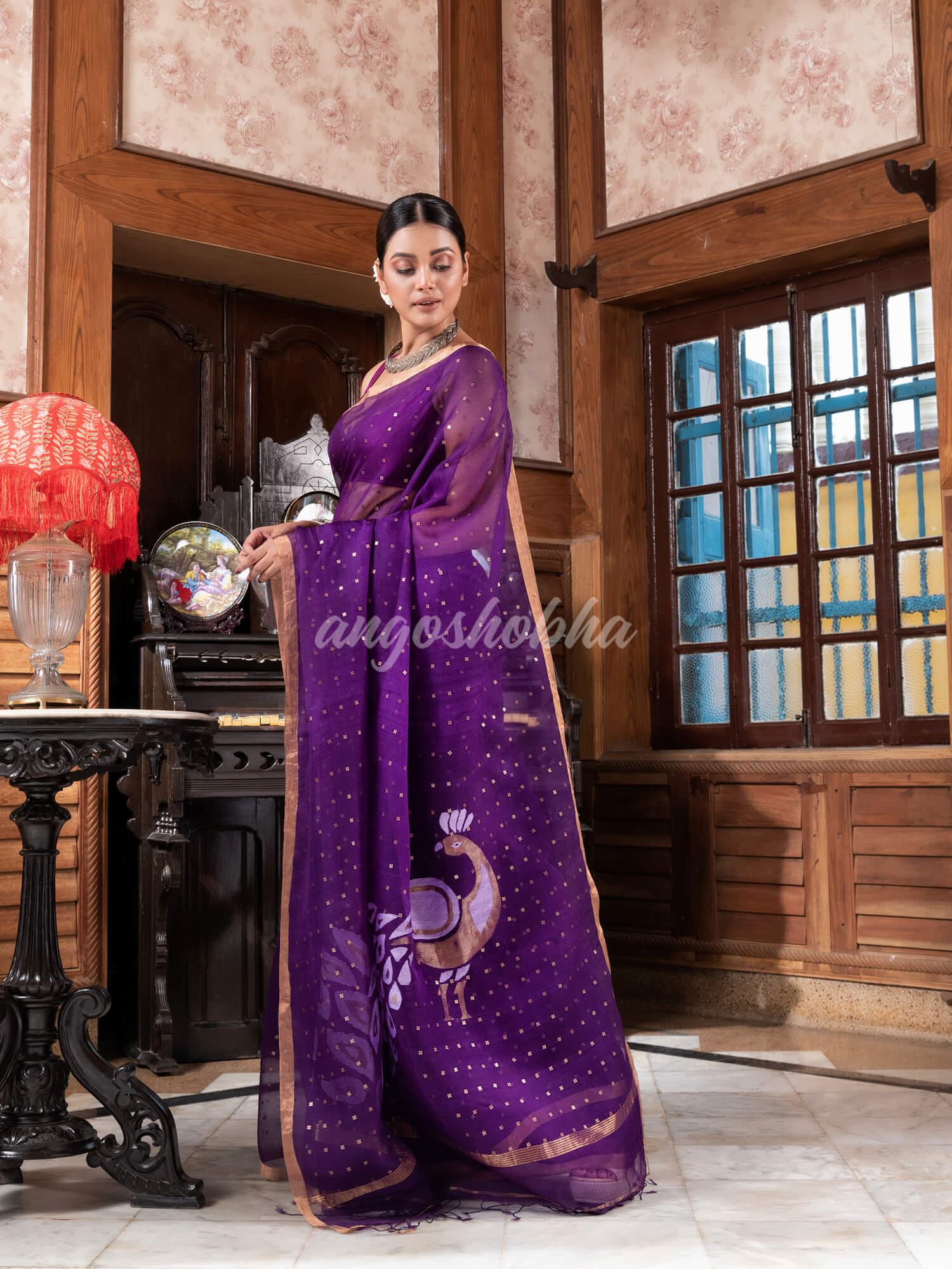 The saree comes with a Purple color running blouse piece