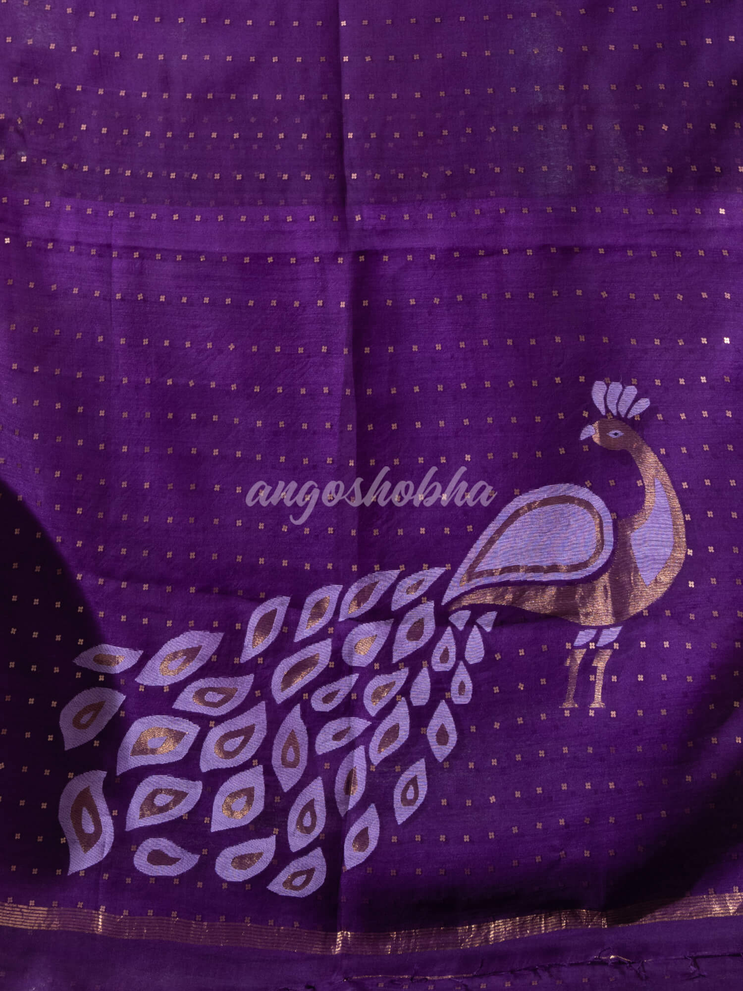 The saree comes with a Purple color running blouse piece