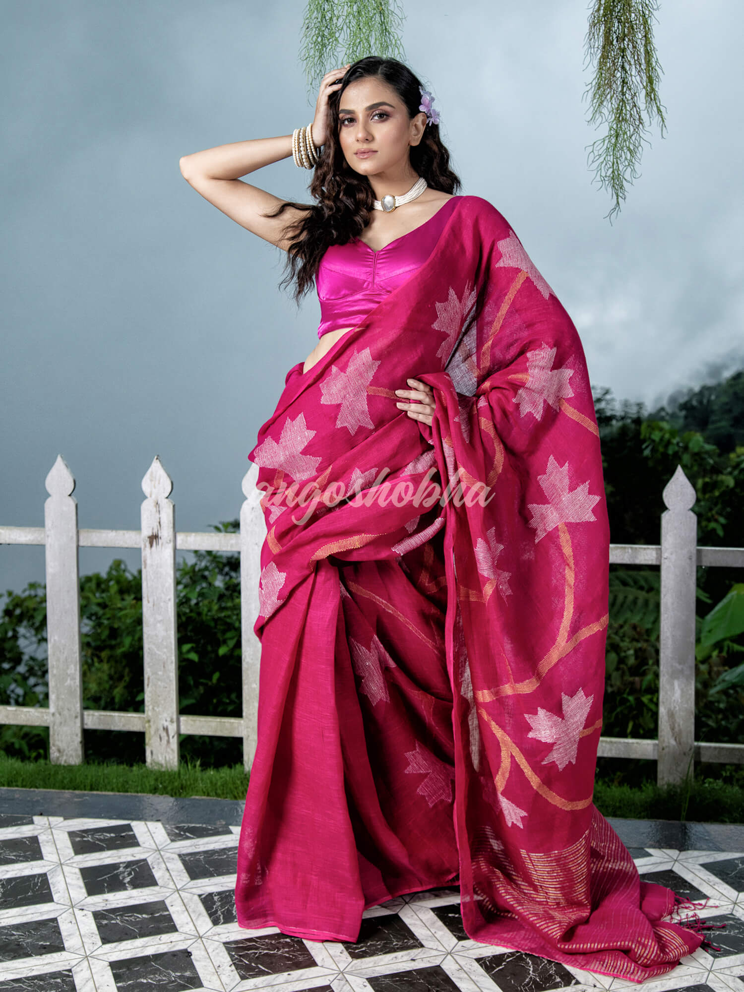 Rani Body Synchronised with Jamdani Design Golden & Silver Stripes Pallu Ribbon Border Handwoven Saree