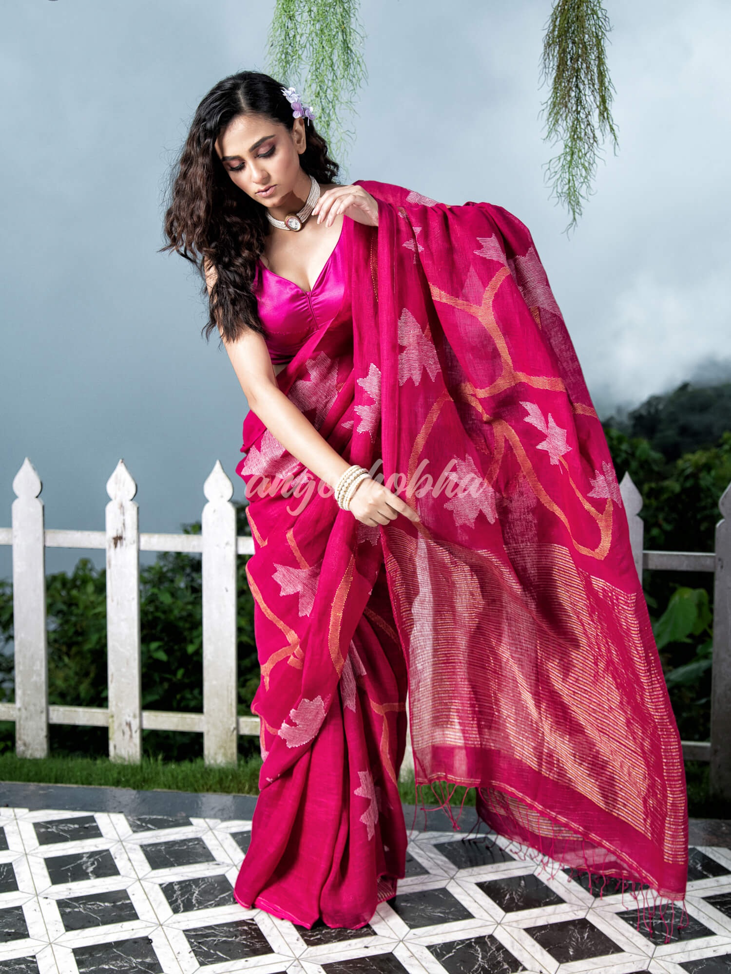 Rani Body Synchronised with Jamdani Design Golden & Silver Stripes Pallu Ribbon Border Handwoven Saree