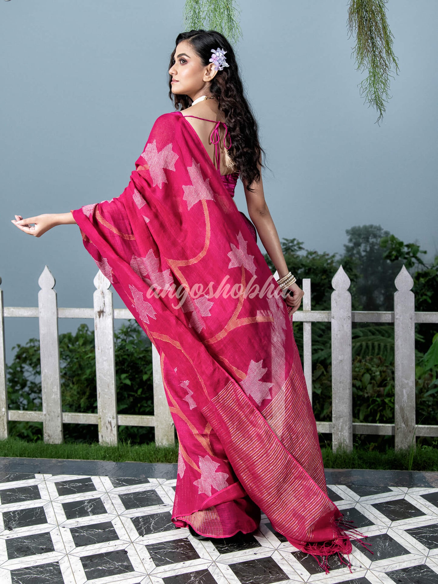 Rani Body Synchronised with Jamdani Design Golden & Silver Stripes Pallu Ribbon Border Handwoven Saree