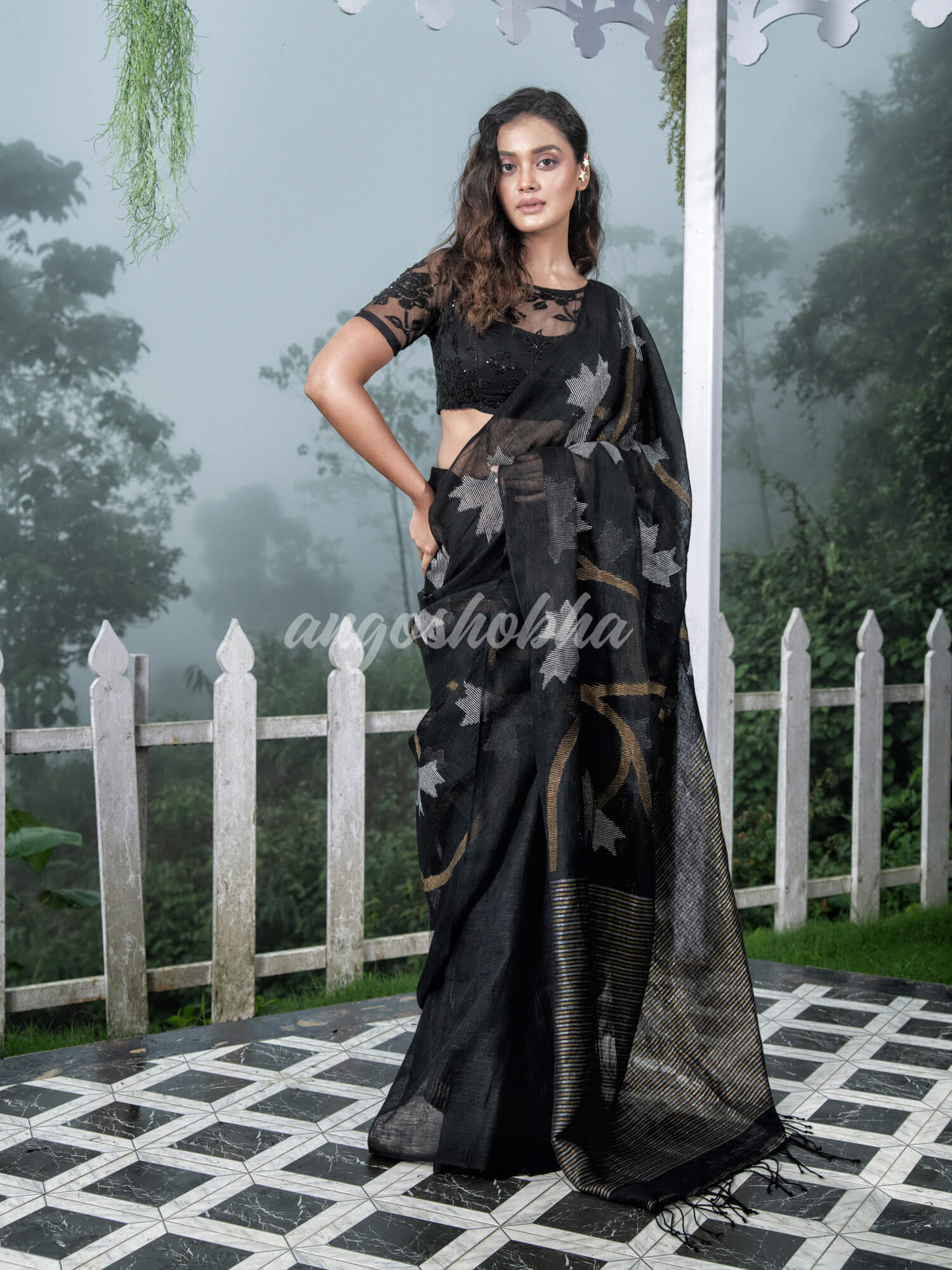 Black  Body Synchronised with Jamdani Design Golden & Silver Stripes Pallu Ribbon Border Handwoven Linen Saree